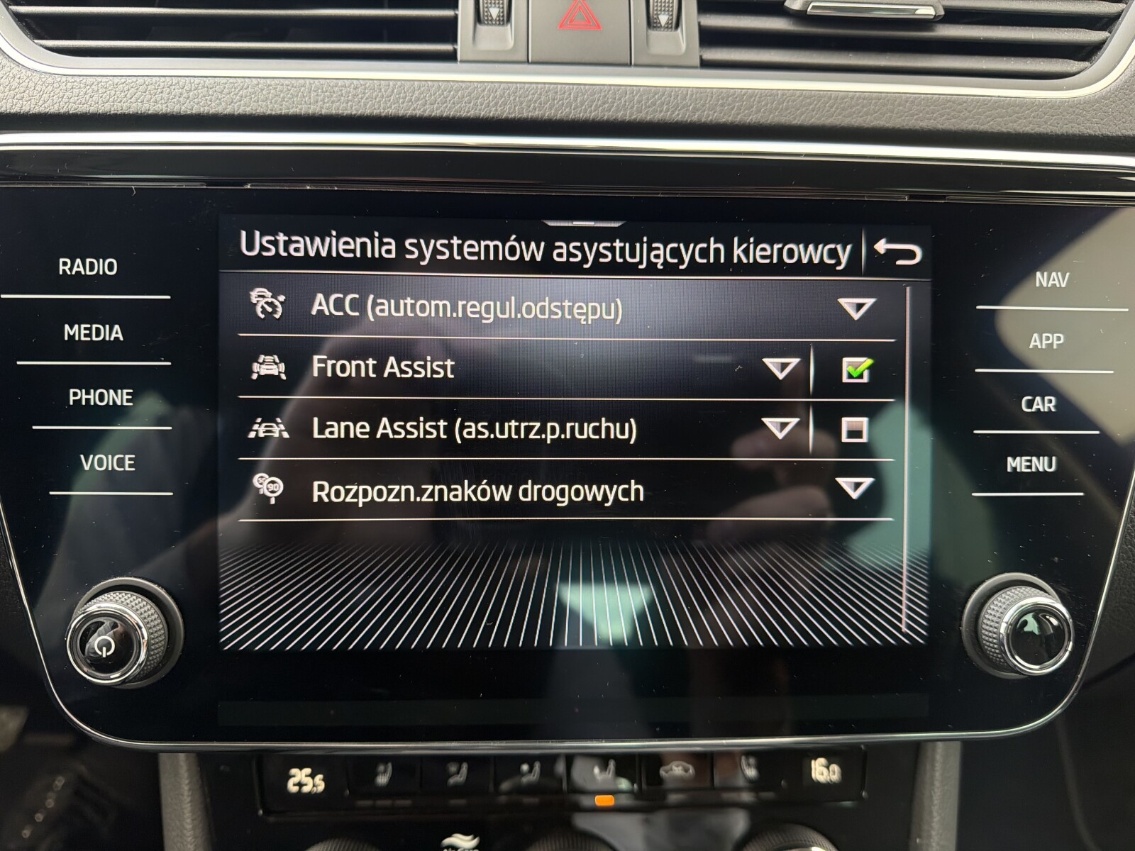 Škoda Superb Combi - zdjęcie 30
