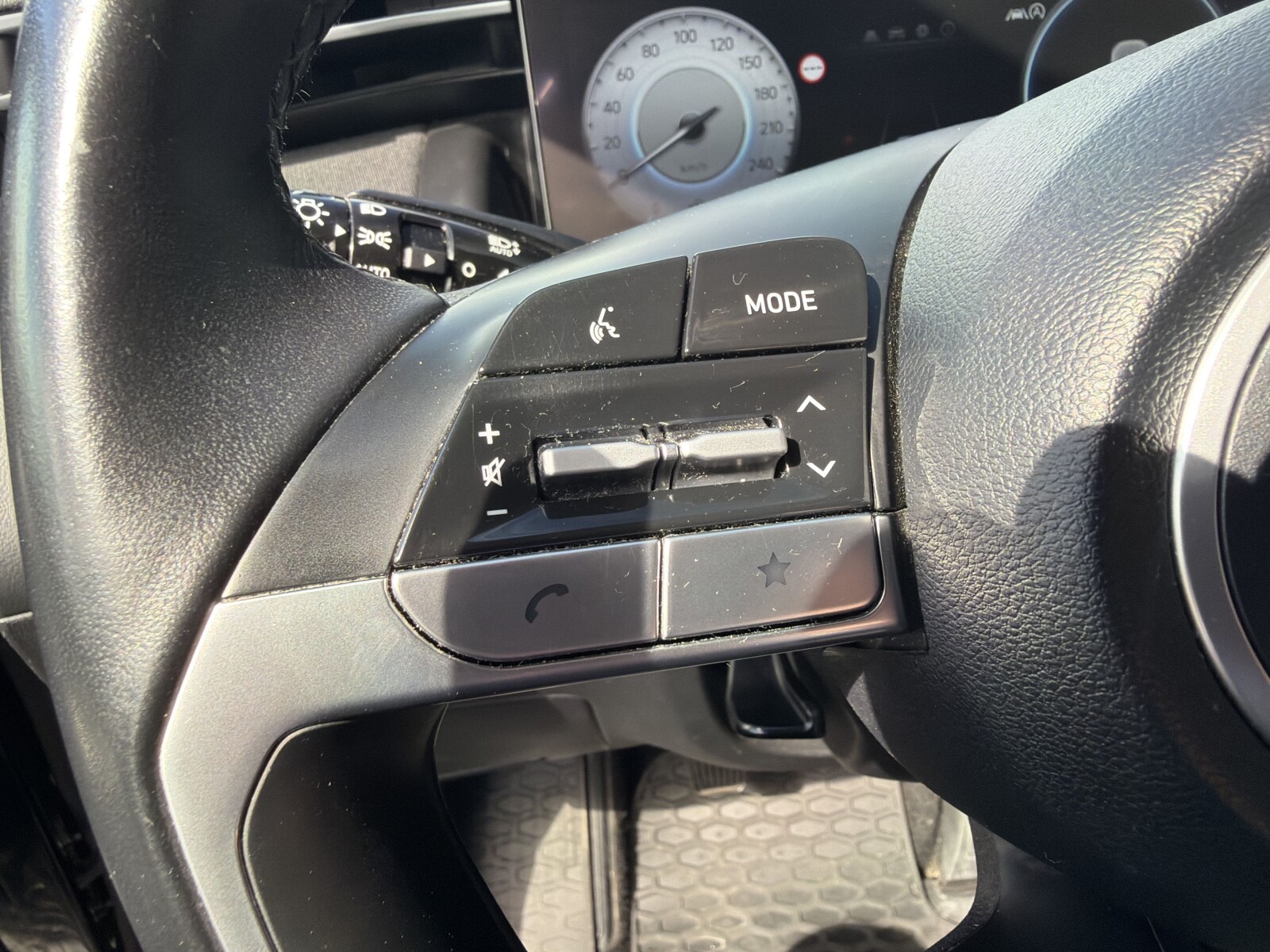 Hyundai Tucson - zdjęcie 24