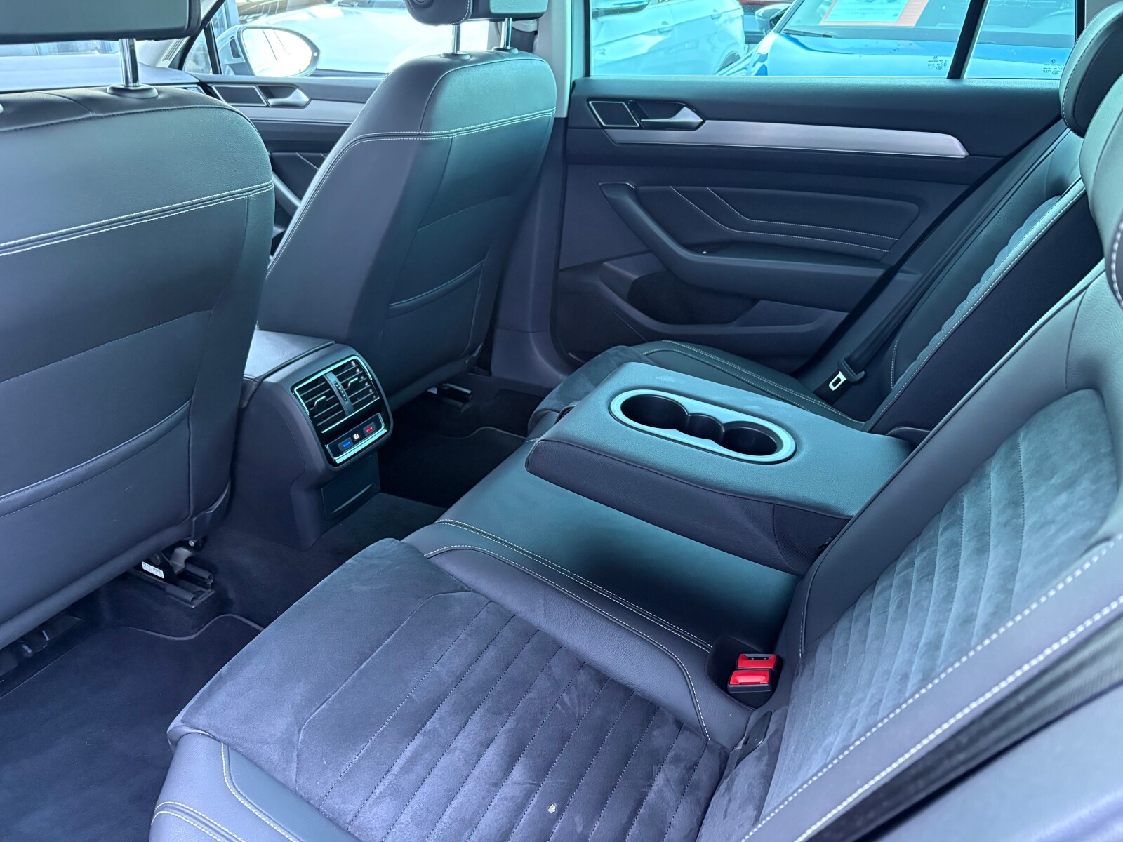 Volkswagen Passat Variant - zdjęcie 13