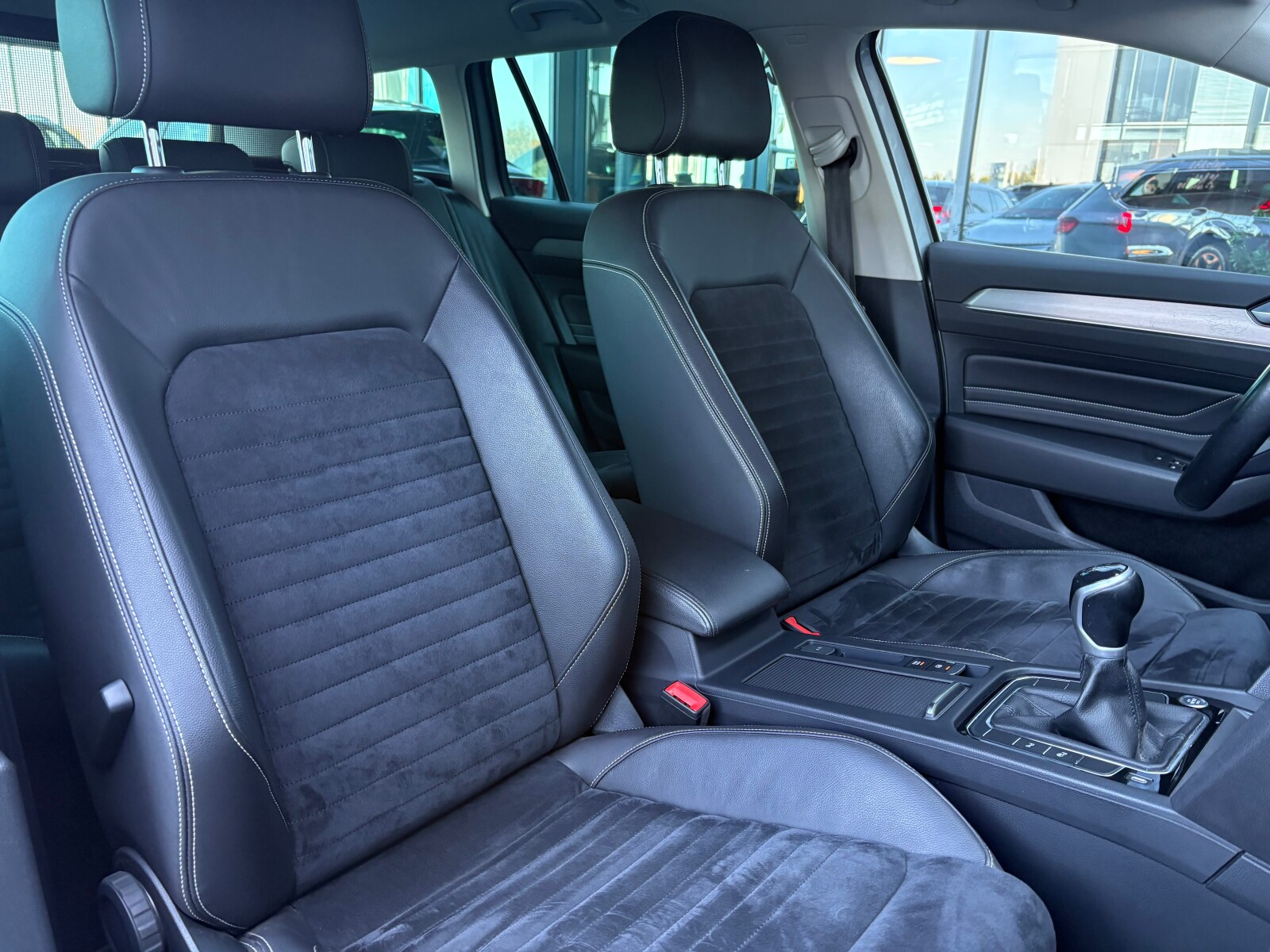 Volkswagen Passat Variant - zdjęcie 16