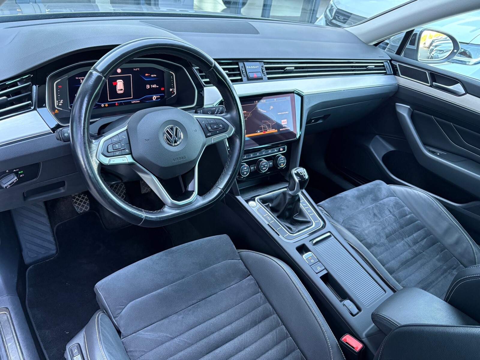 Volkswagen Passat Variant - zdjęcie 10