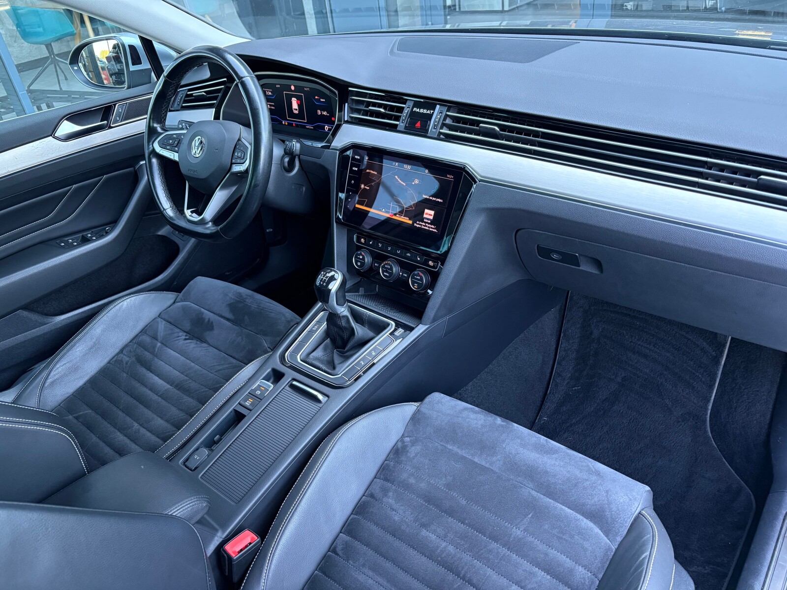 Volkswagen Passat Variant - zdjęcie 15