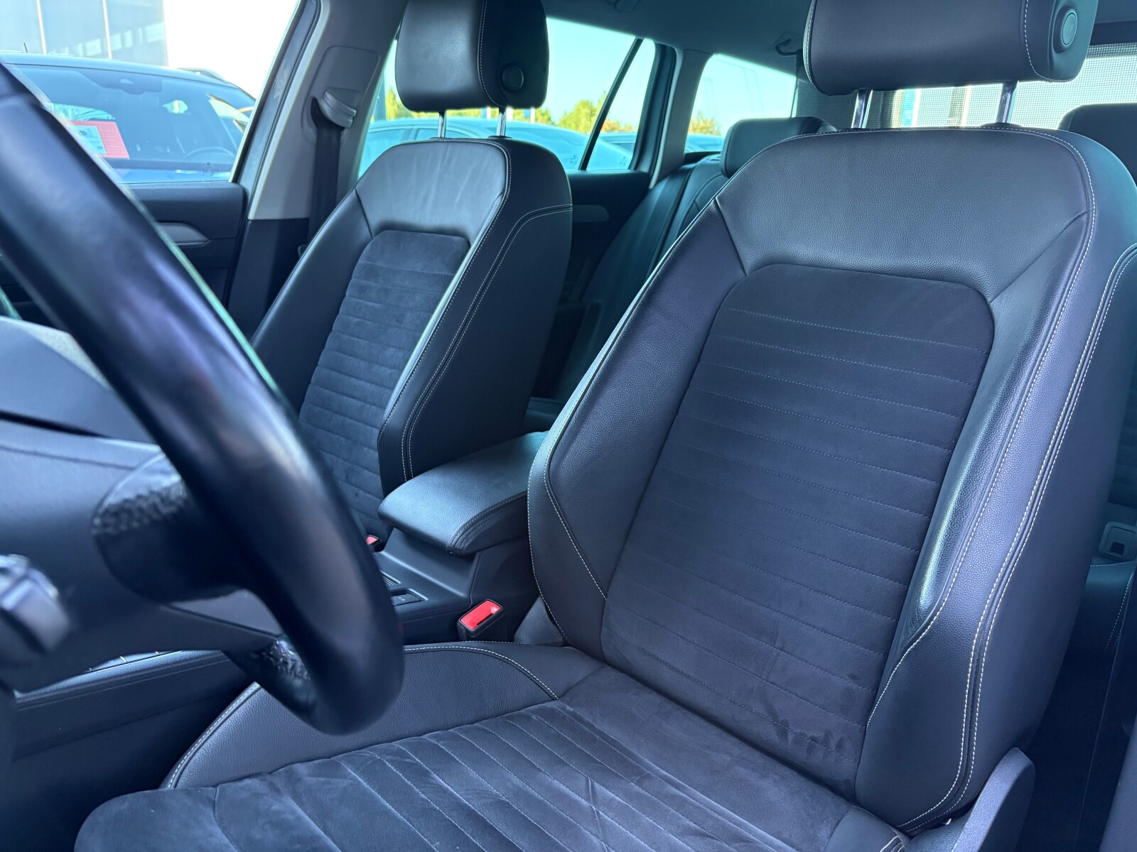 Volkswagen Passat Variant - zdjęcie 11