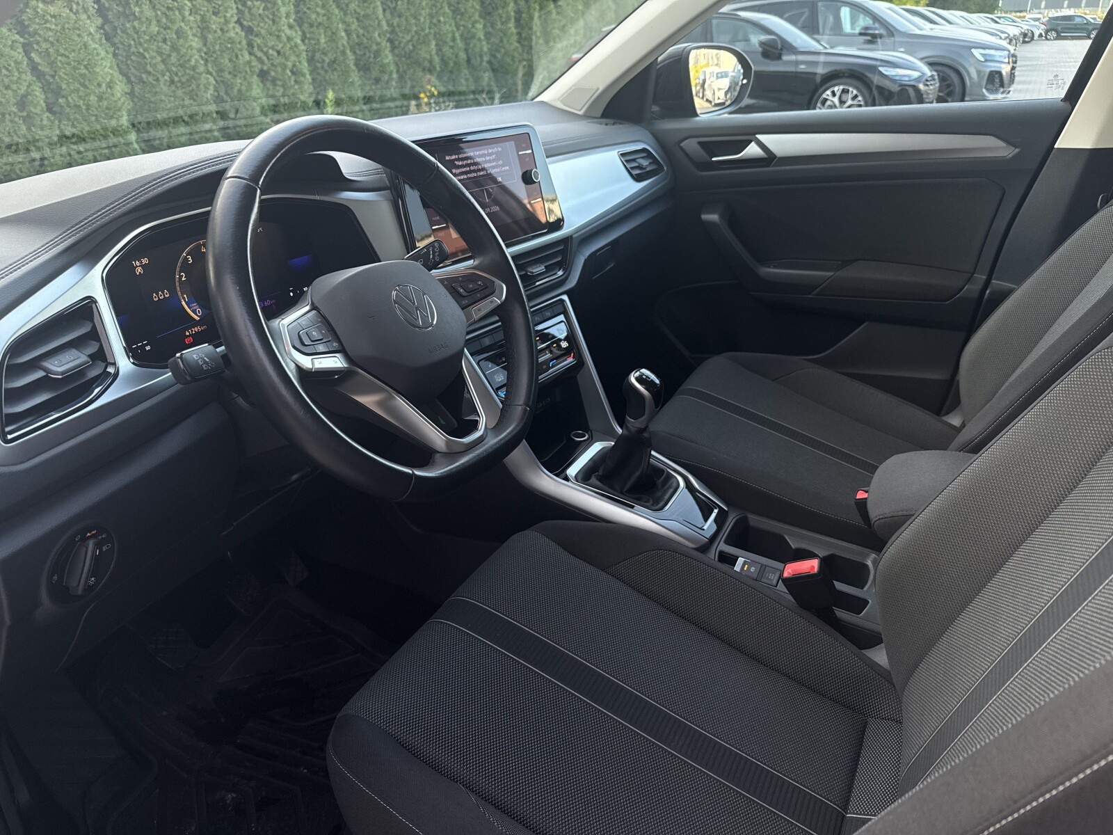 Volkswagen T-Roc - zdjęcie 11