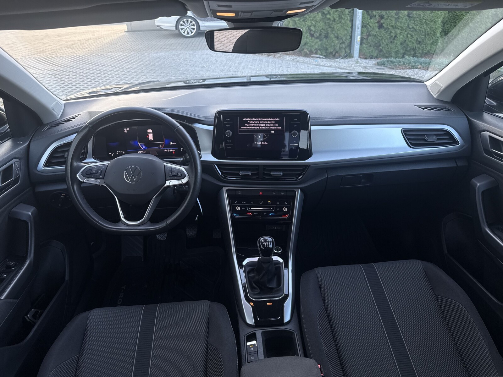 Volkswagen T-Roc - zdjęcie 14
