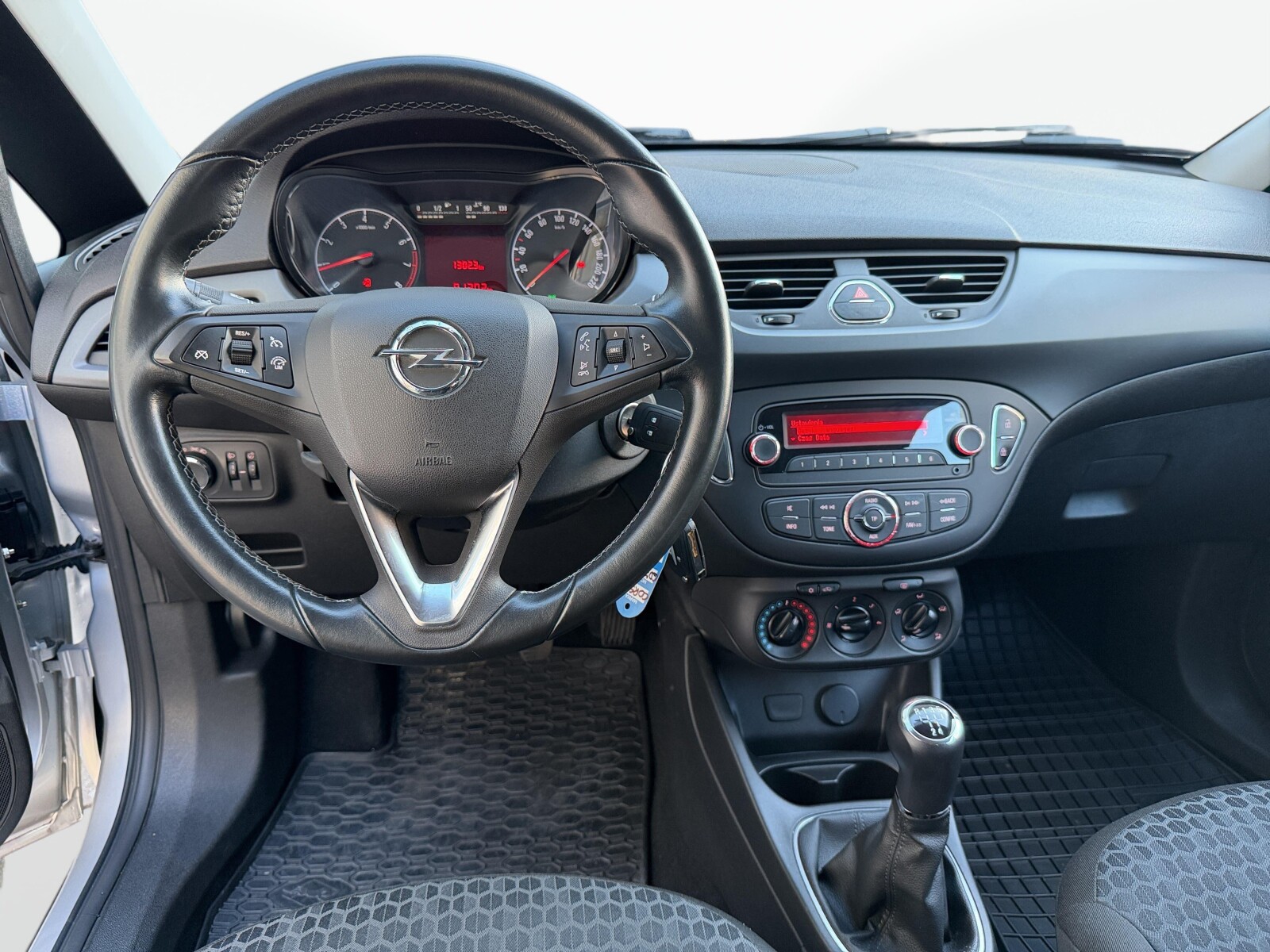Opel Corsa - zdjęcie 17