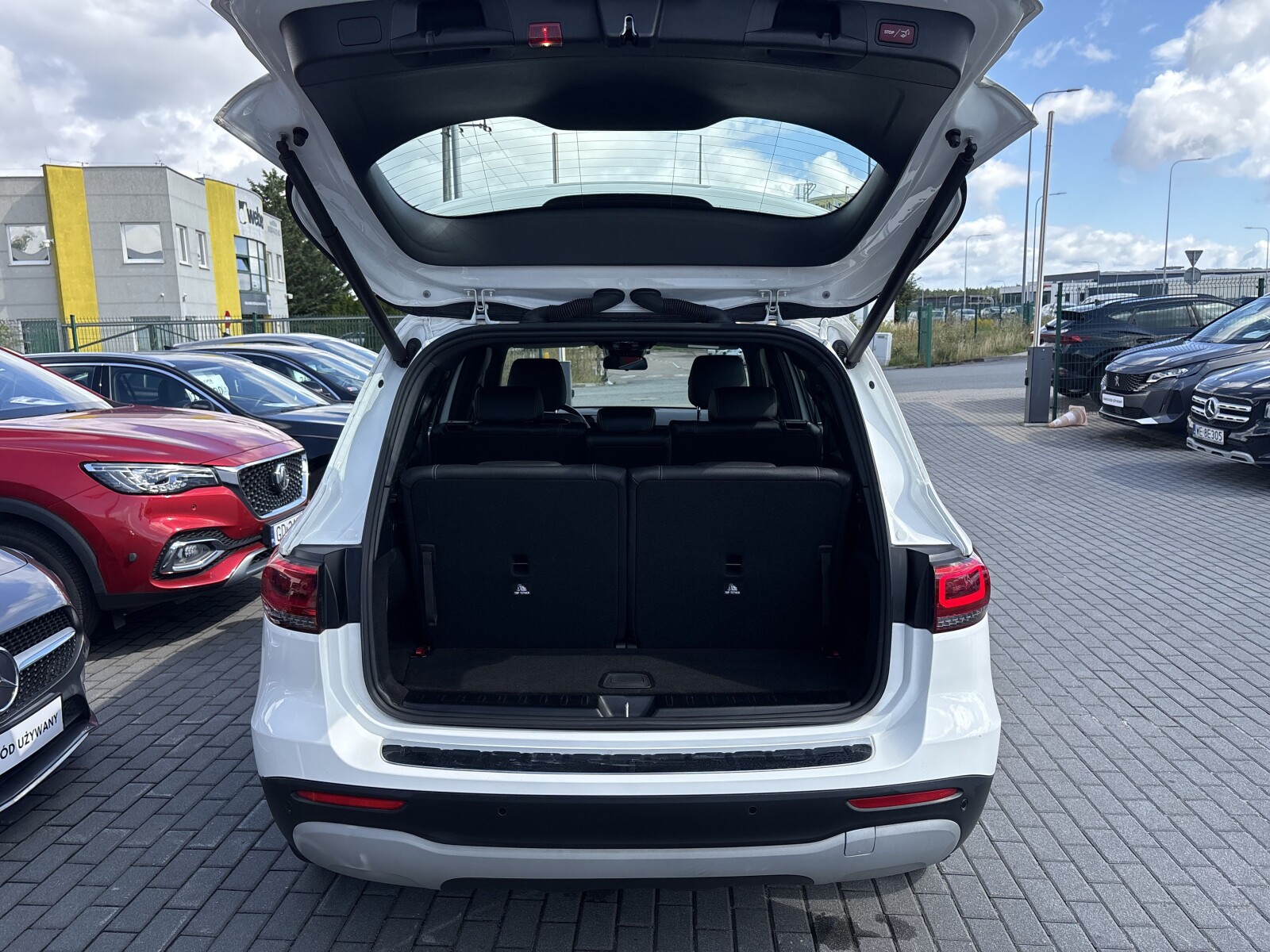 Mercedes-Benz GLB 200 - zdjęcie 30