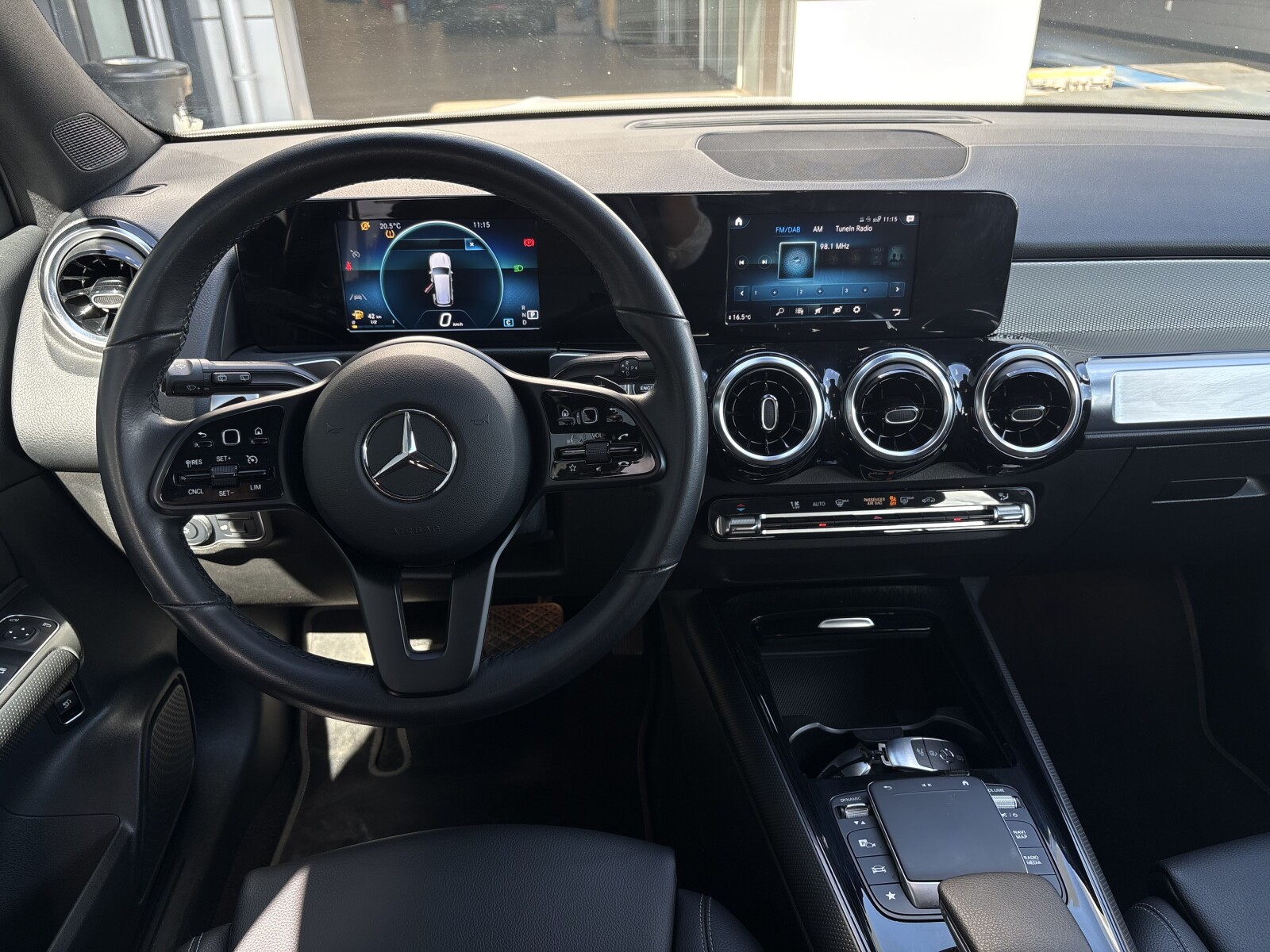 Mercedes-Benz GLB 200 - zdjęcie 11