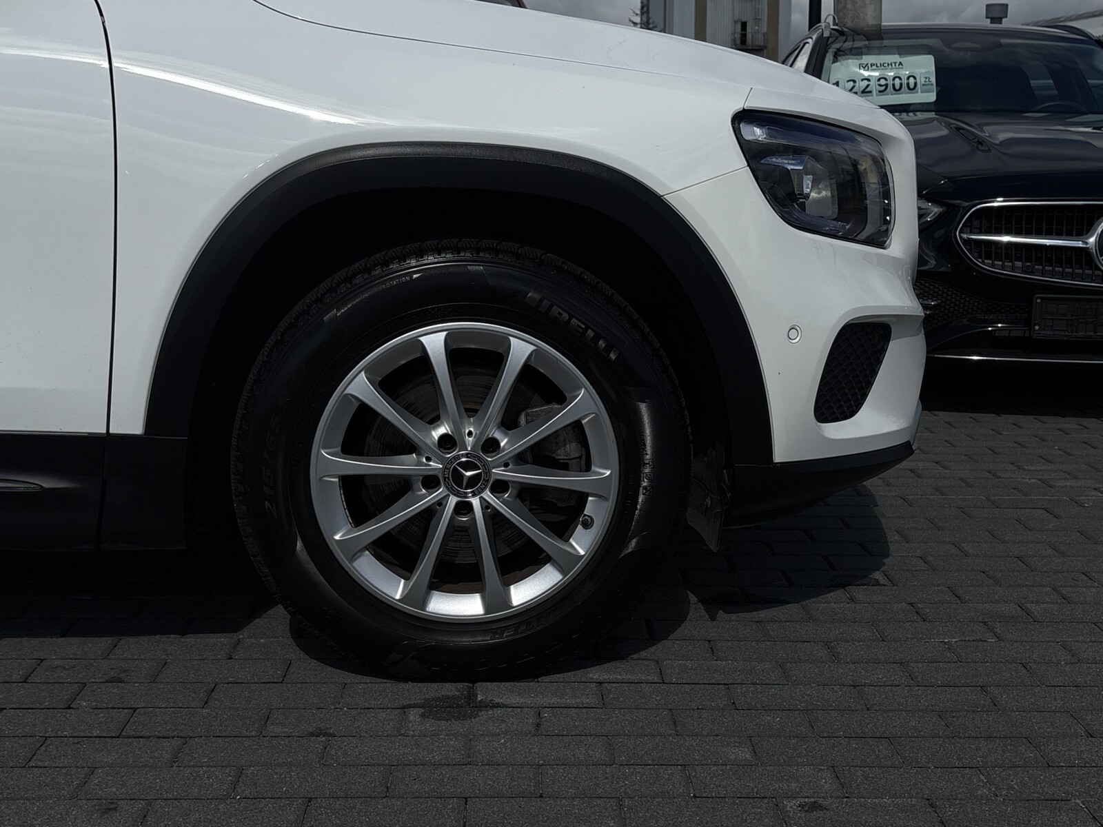 Mercedes-Benz GLB 200 - zdjęcie 33