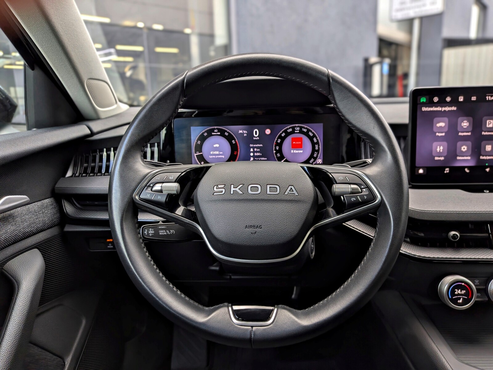 Škoda Superb Combi - zdjęcie 16