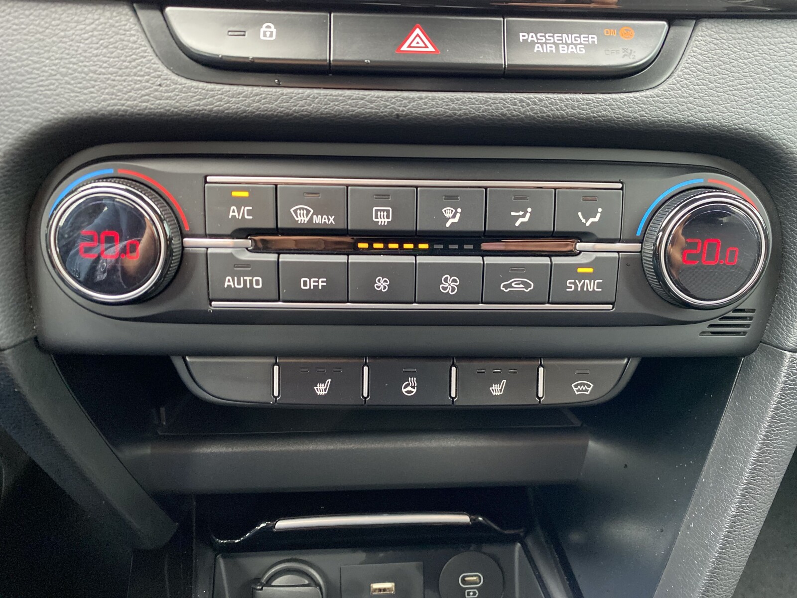 Kia Ceed - zdjęcie 27