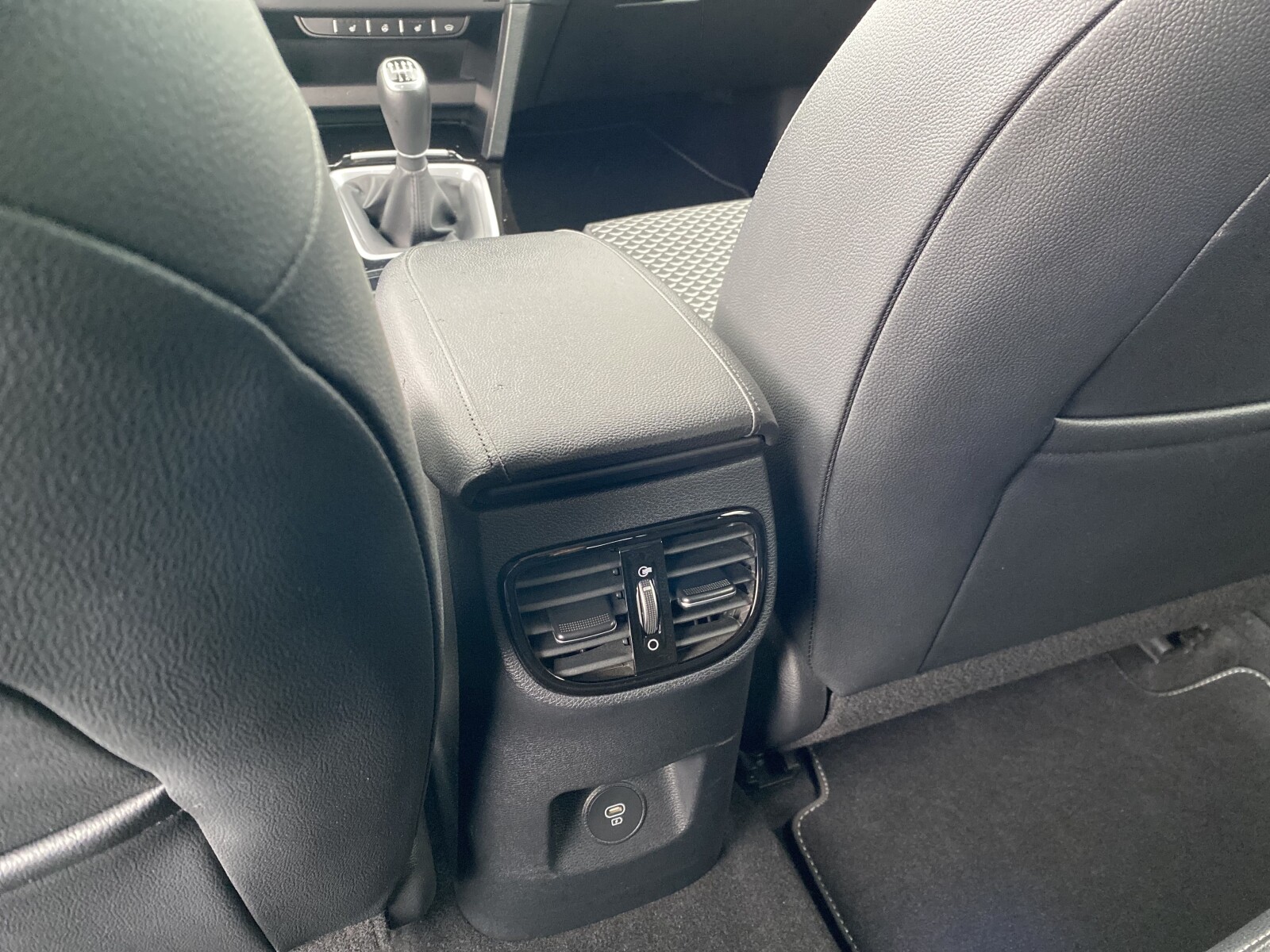 Kia Ceed - zdjęcie 12