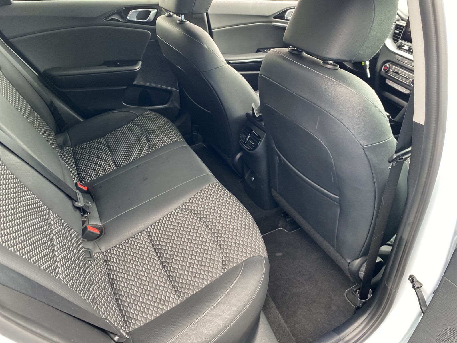 Kia Ceed - zdjęcie 13