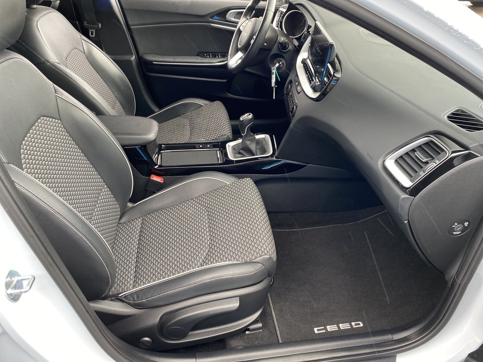 Kia Ceed - zdjęcie 14