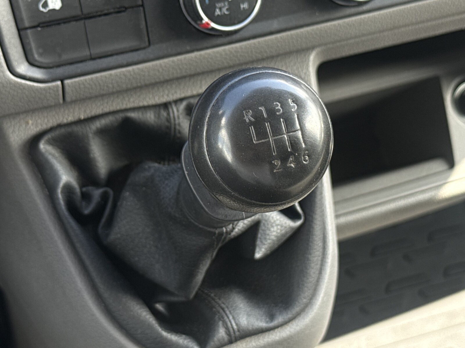 Volkswagen Crafter - zdjęcie 16