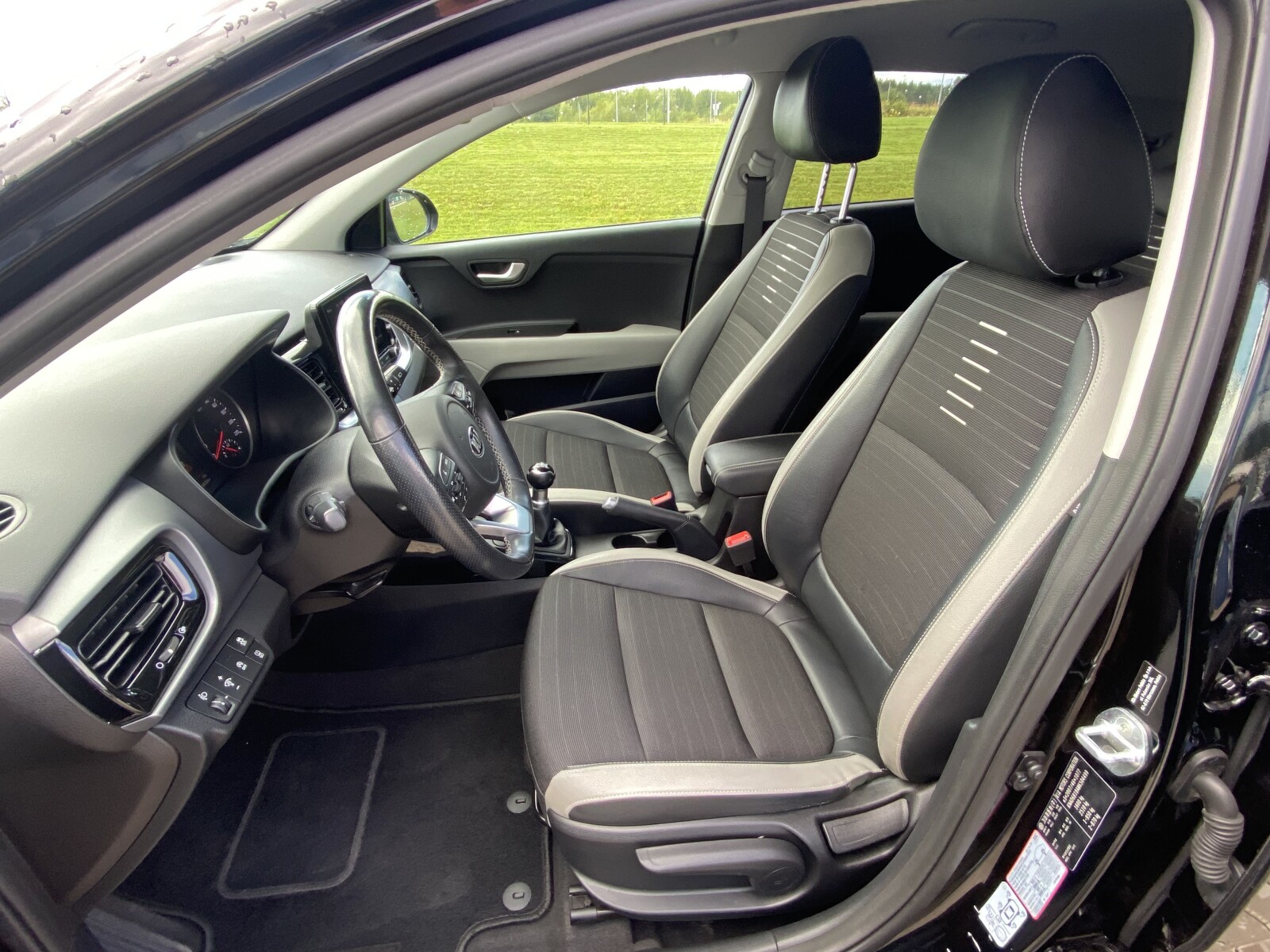 Kia Stonic - zdjęcie 10