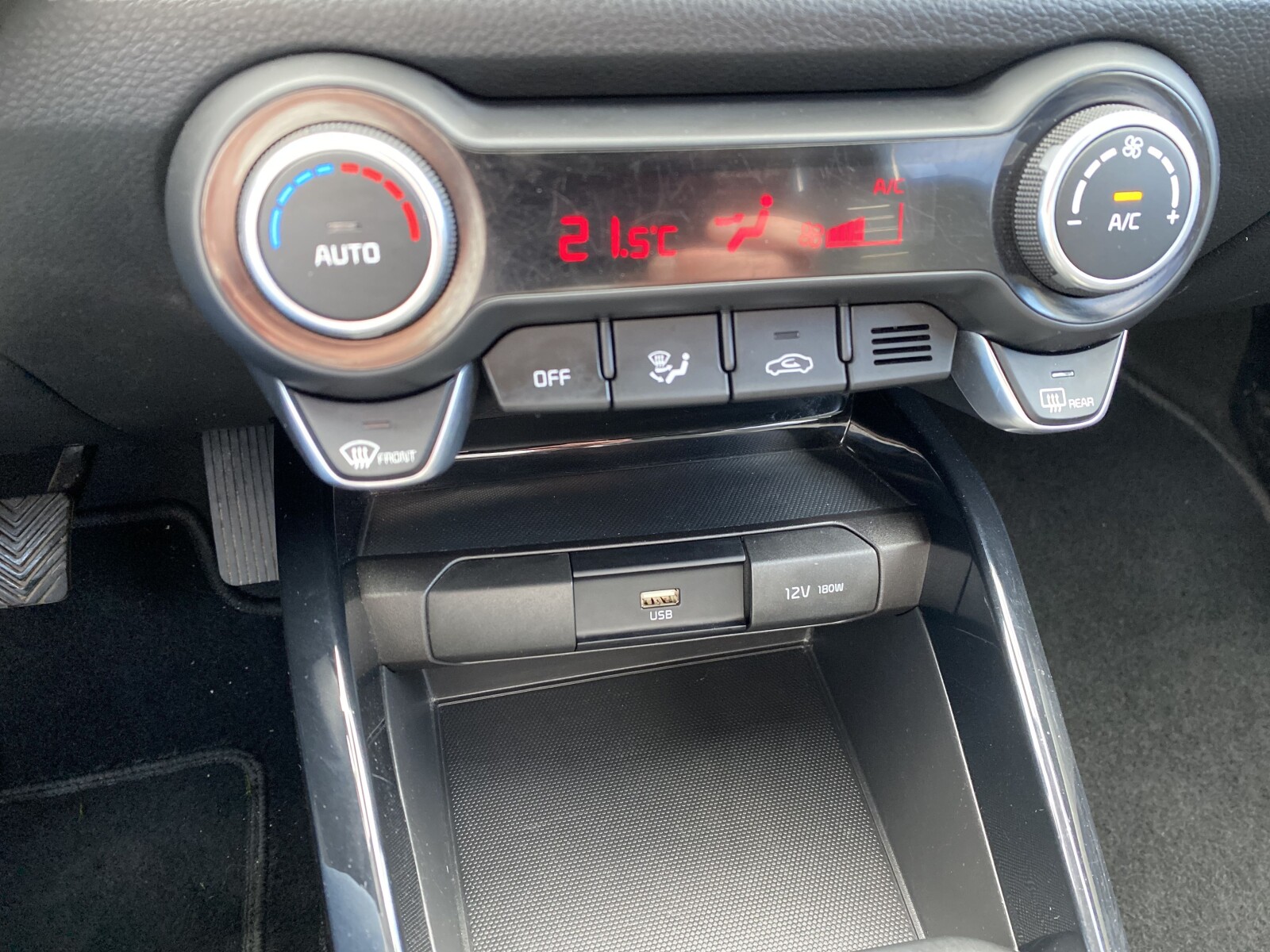 Kia Stonic - zdjęcie 27