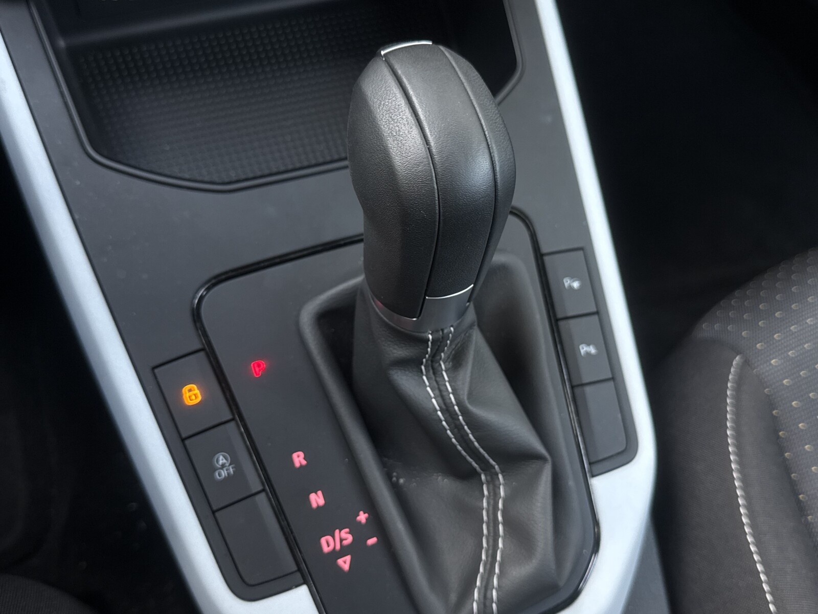 Seat Arona - zdjęcie 15