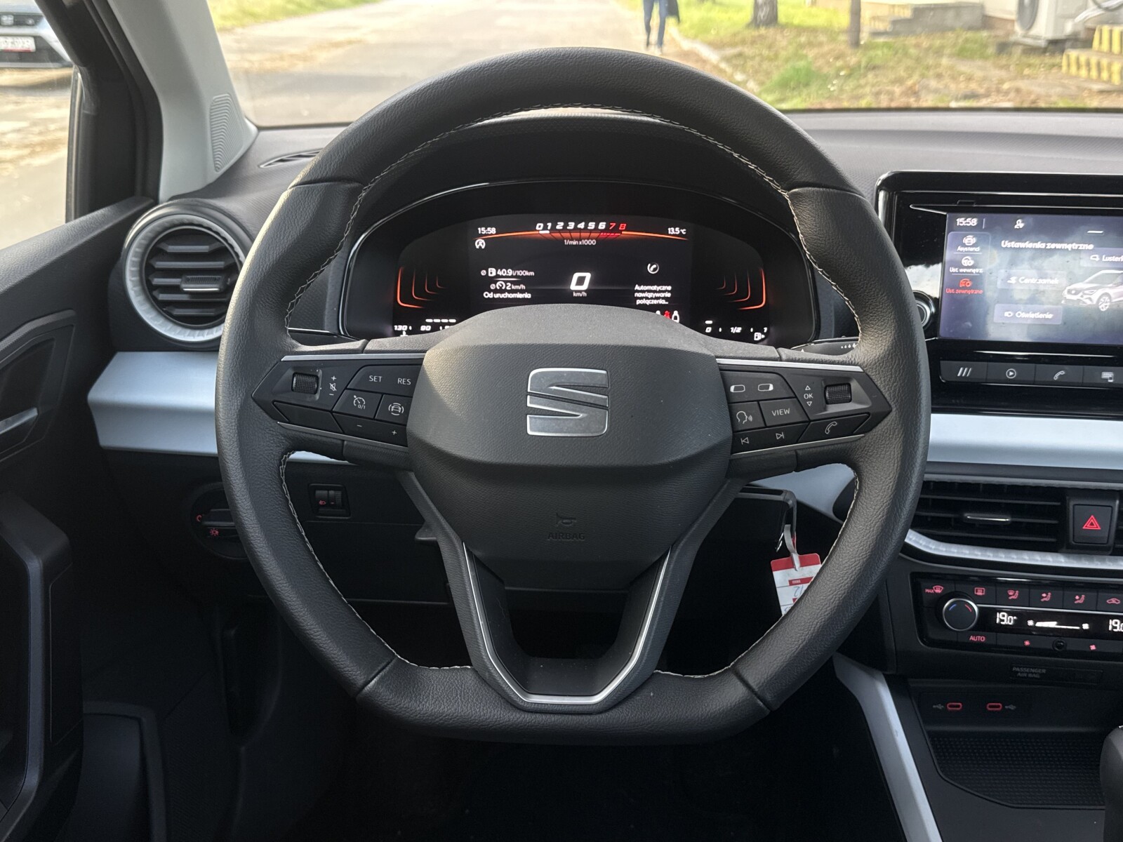 Seat Arona - zdjęcie 11