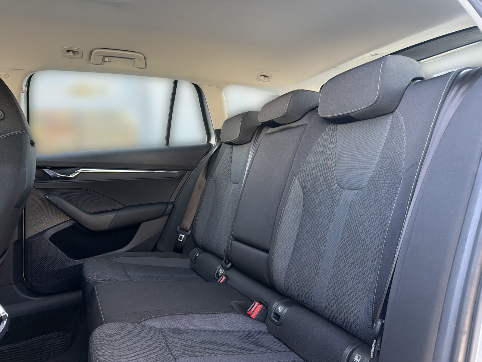 Škoda Octavia Combi - zdjęcie 14