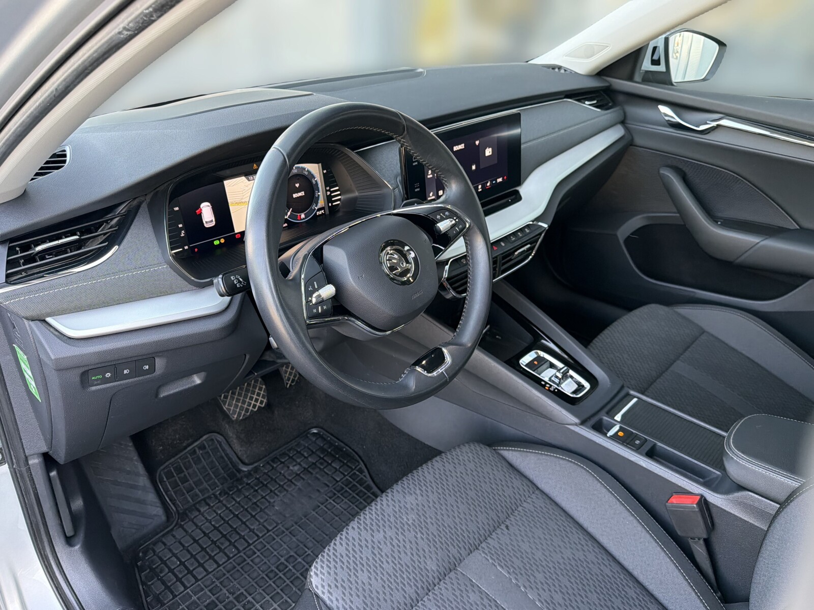 Škoda Octavia Combi - zdjęcie 9