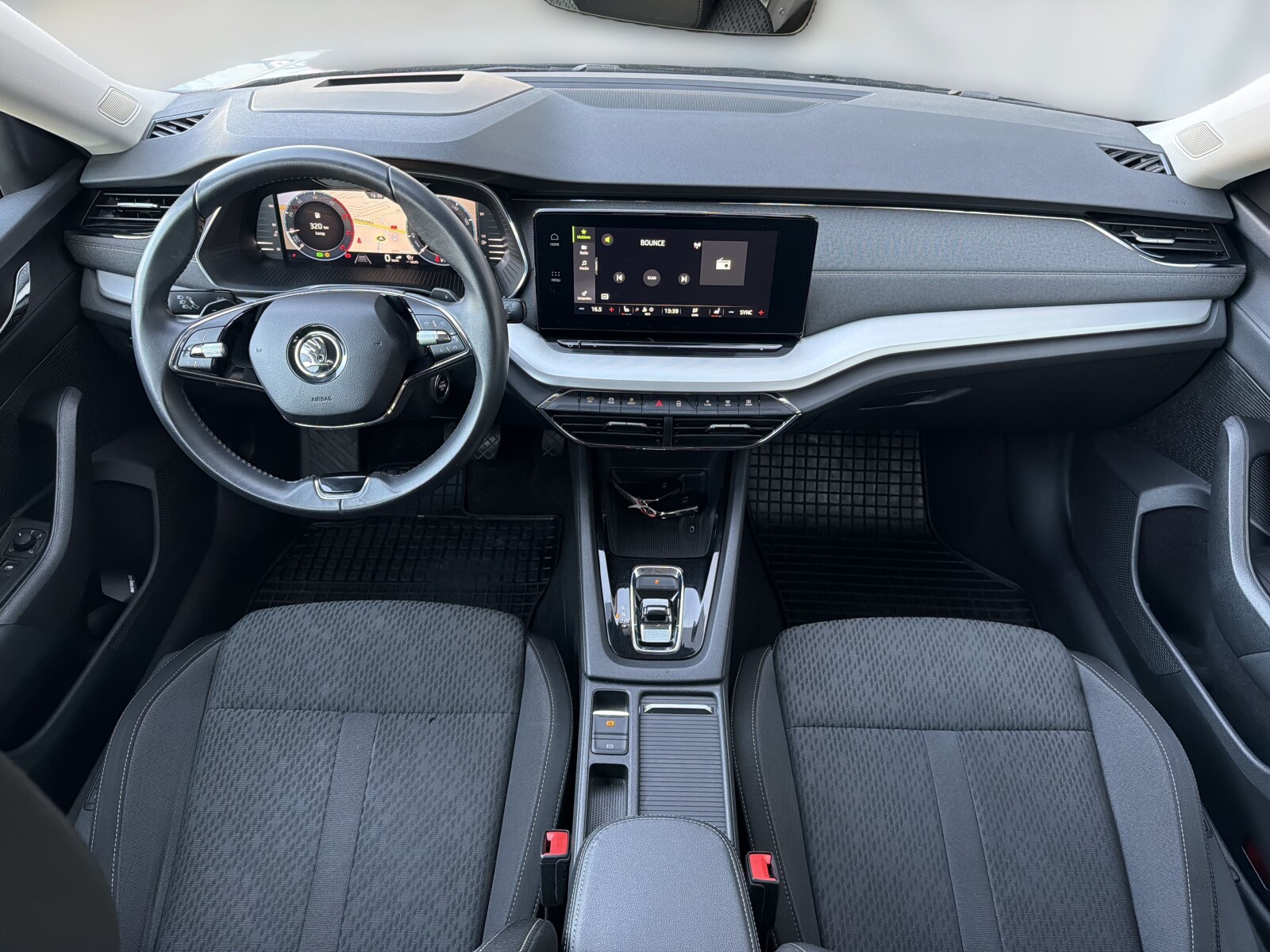Škoda Octavia Combi - zdjęcie 21