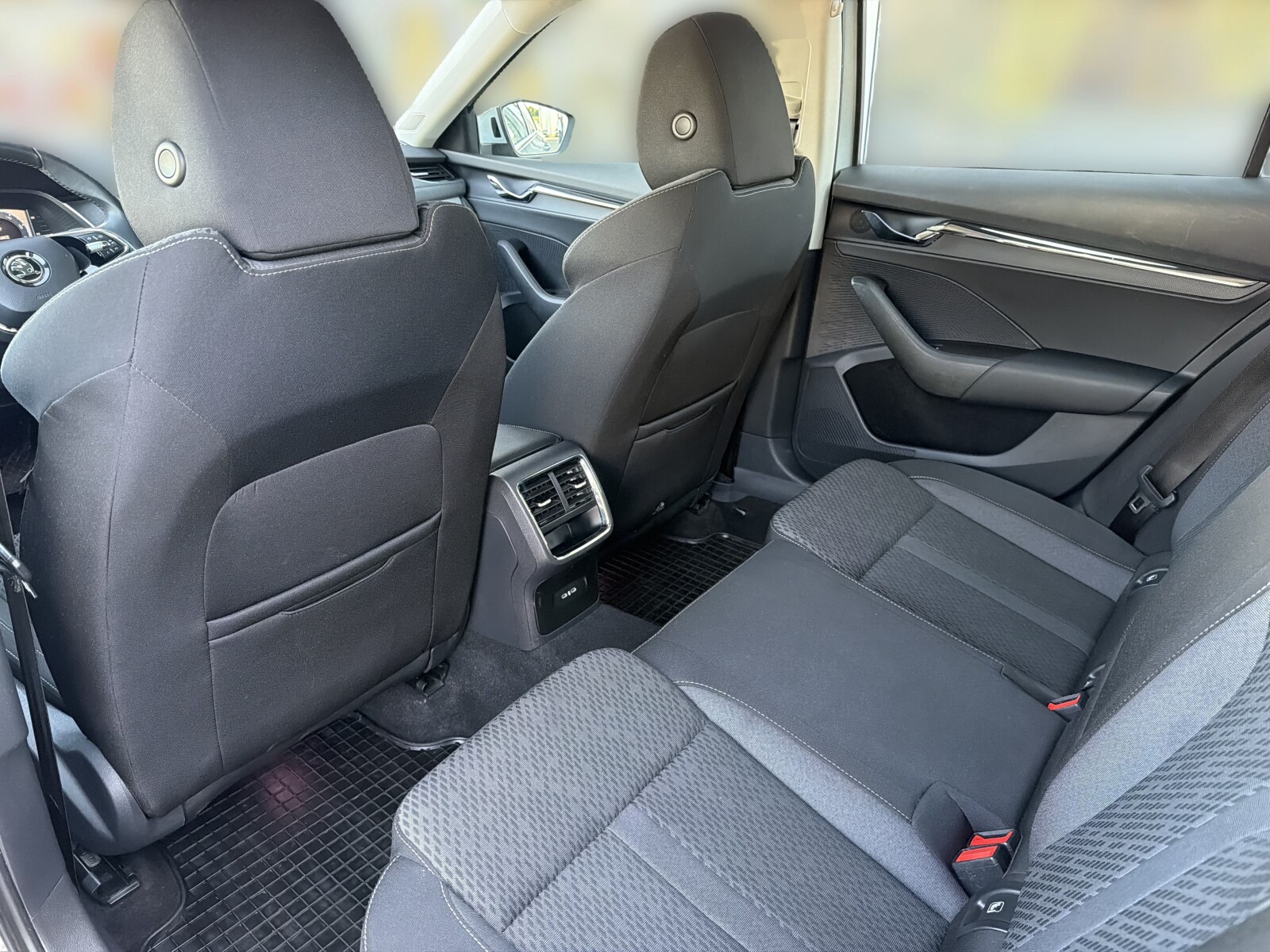 Škoda Octavia Combi - zdjęcie 13