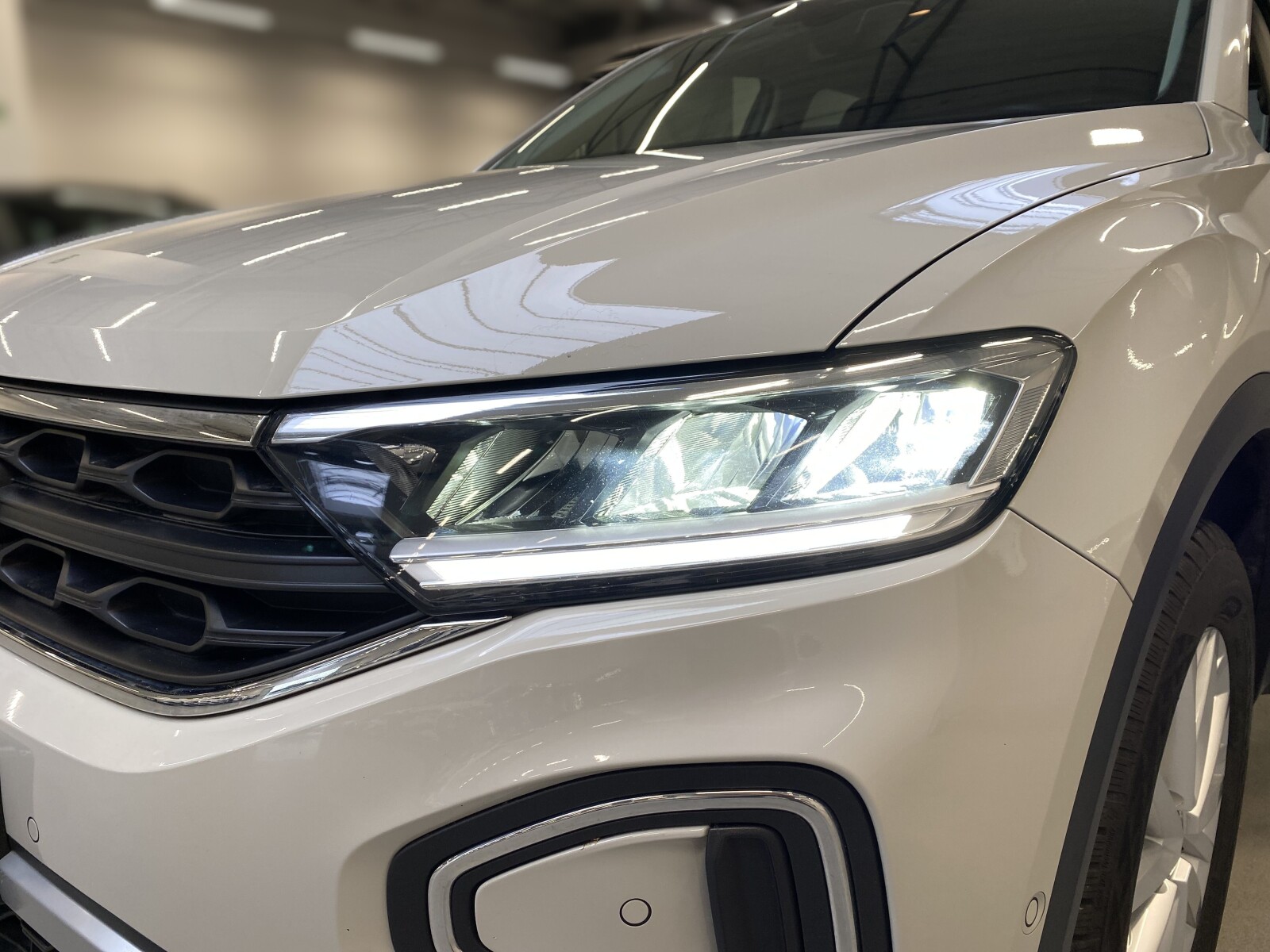 Volkswagen T-Roc - zdjęcie 9