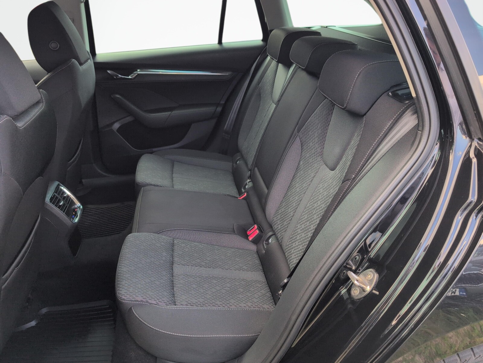 Škoda Octavia Combi - zdjęcie 12