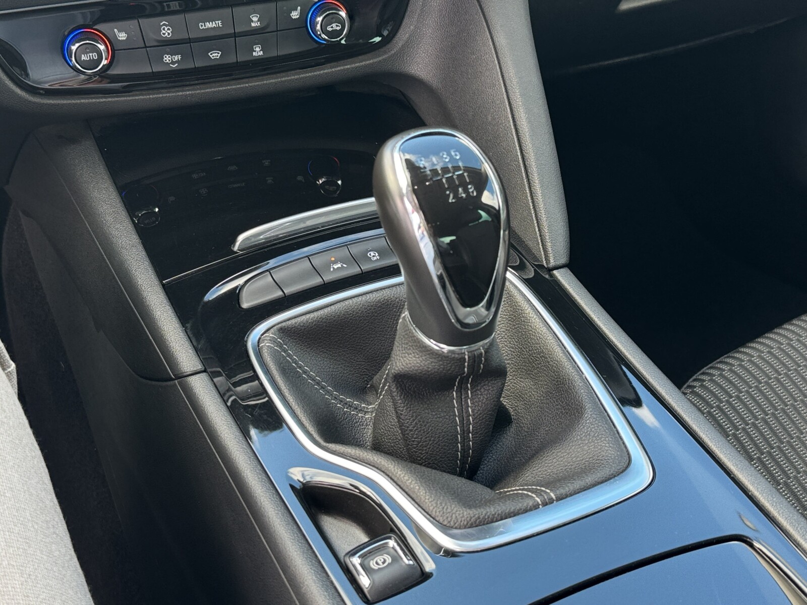Opel Insignia - zdjęcie 20
