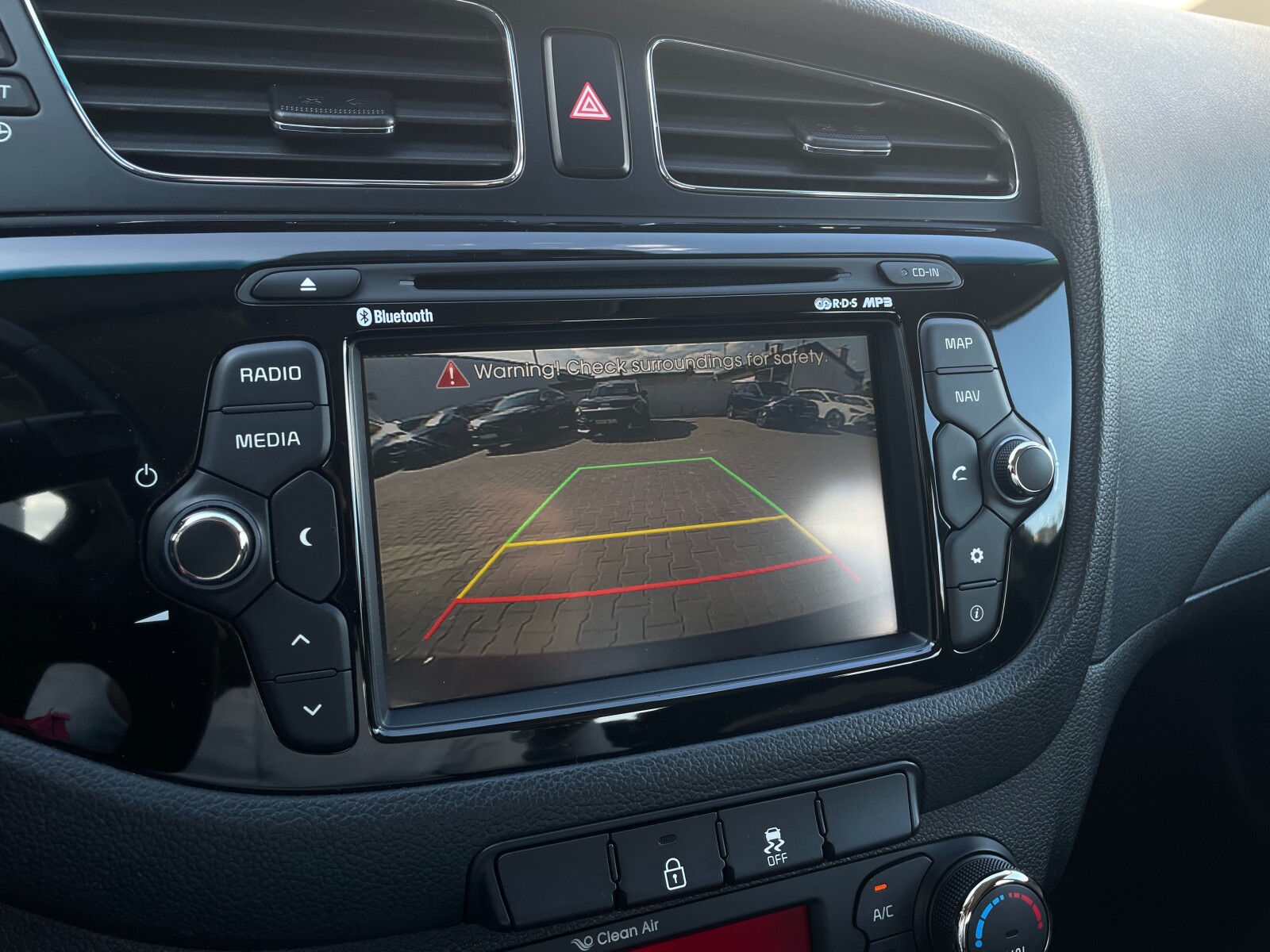 Kia Ceed - zdjęcie 28