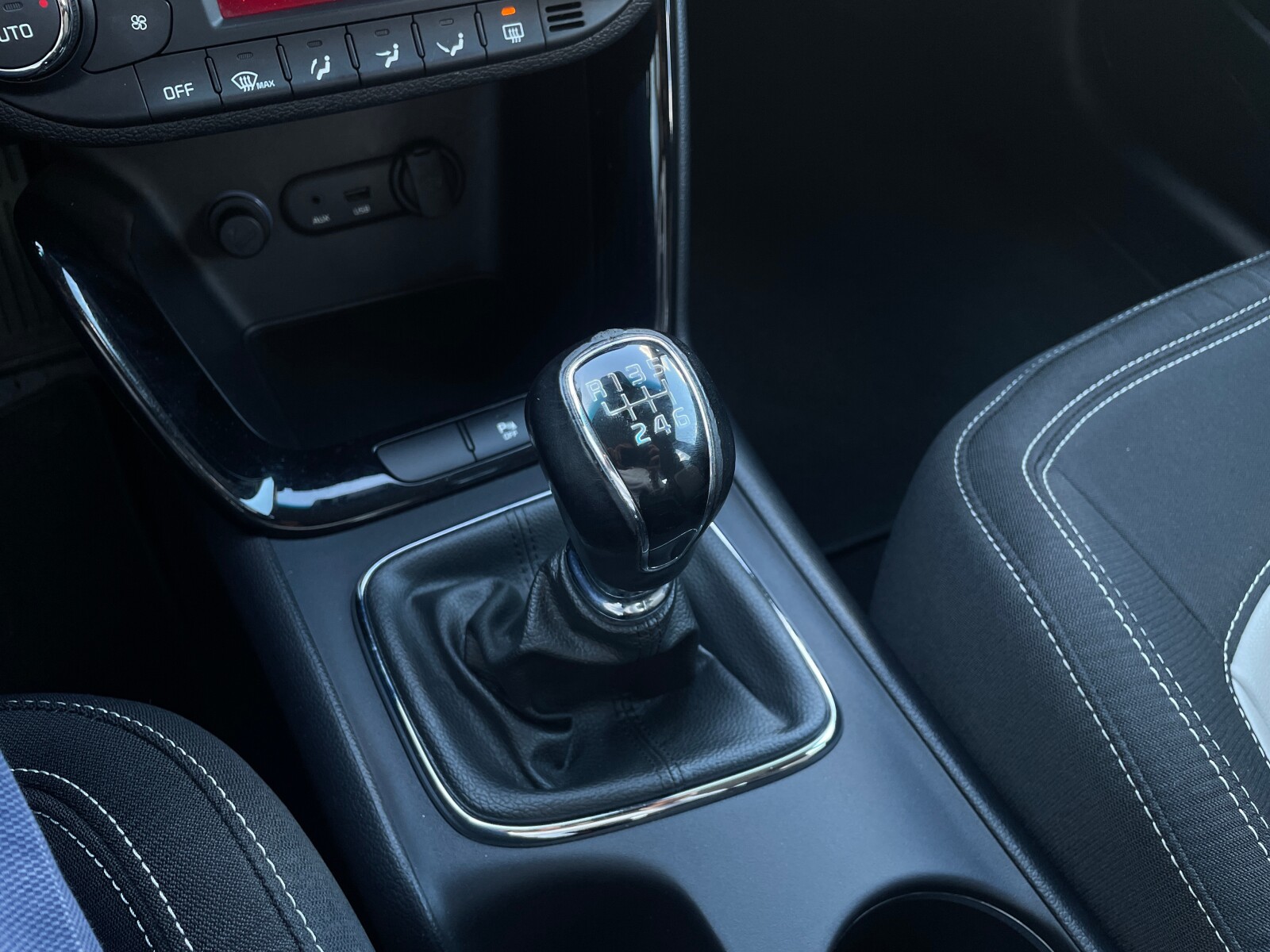 Kia Ceed - zdjęcie 33