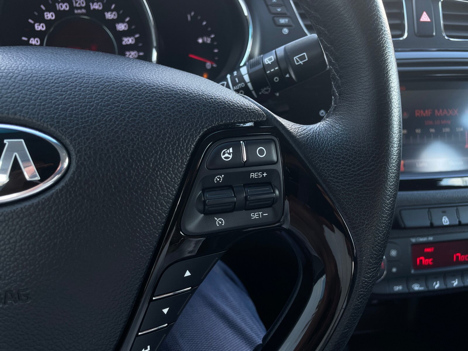 Kia Ceed - zdjęcie 22