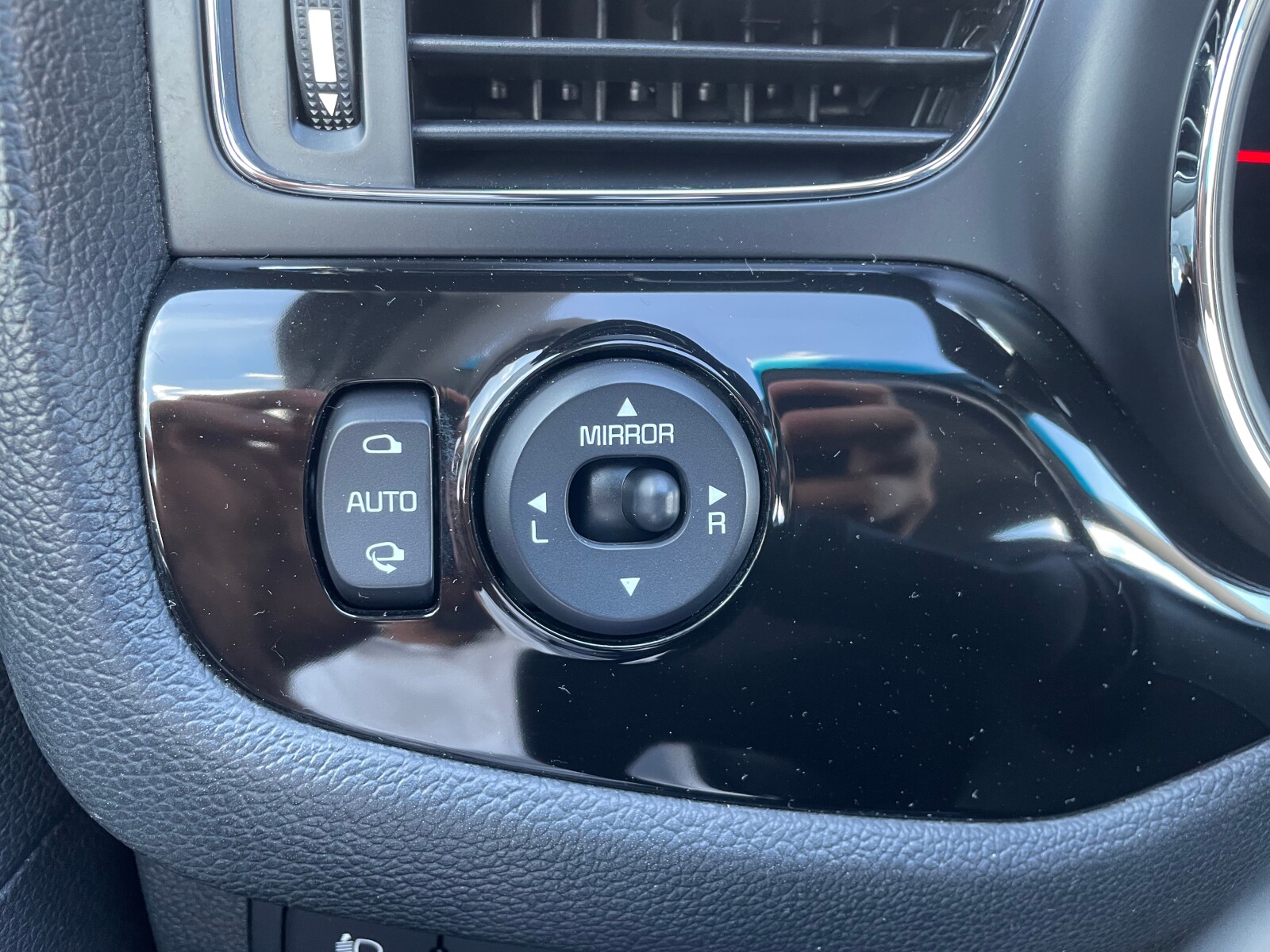 Kia Ceed - zdjęcie 35
