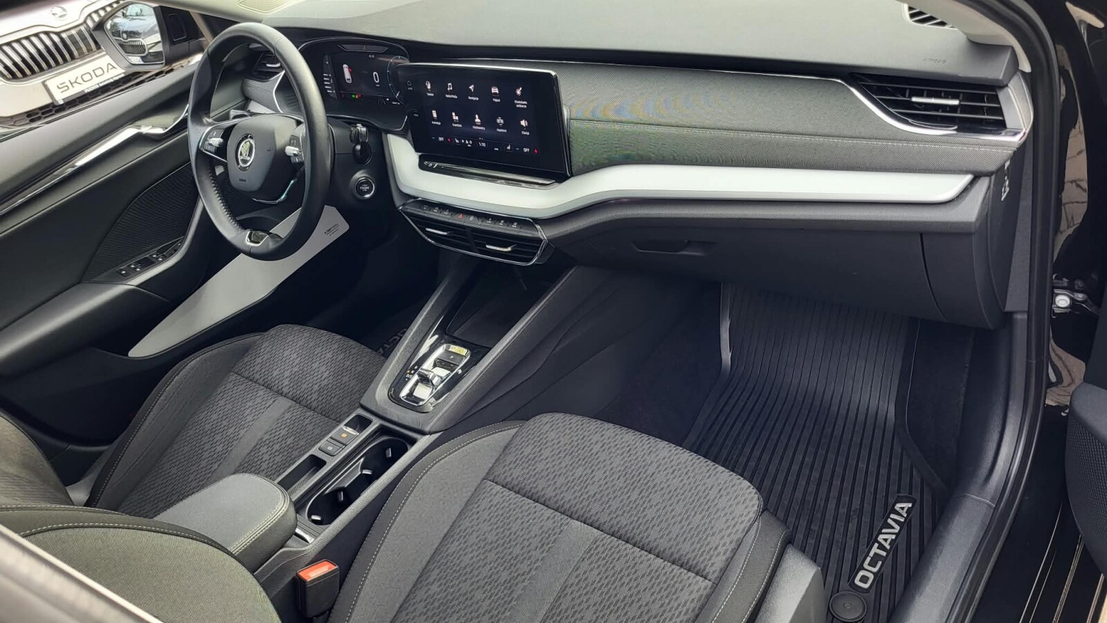 Škoda Octavia Combi - zdjęcie 17