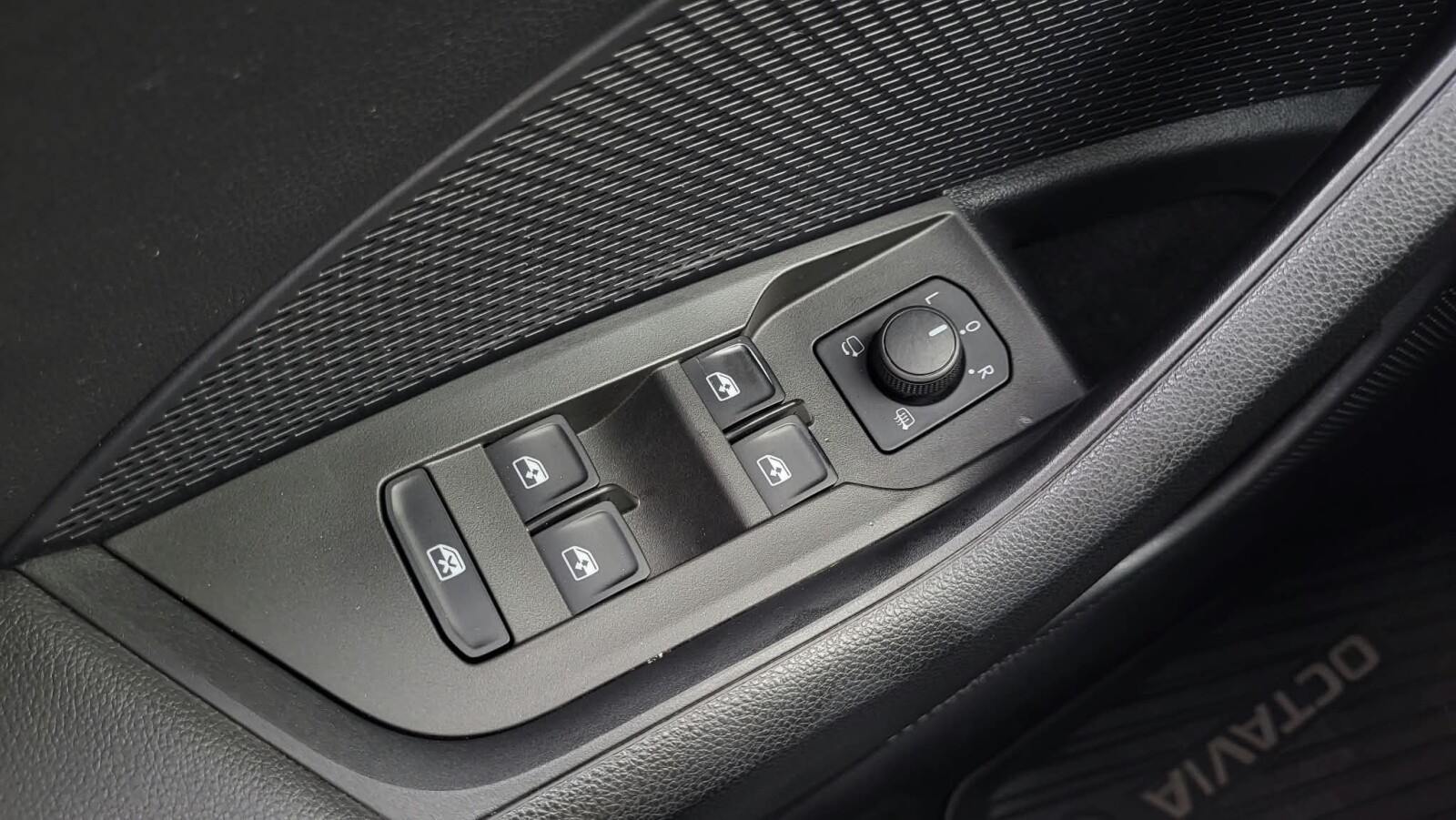 Škoda Octavia Combi - zdjęcie 18