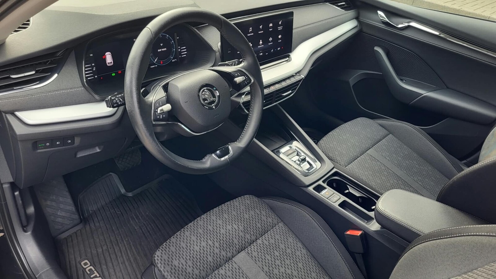 Škoda Octavia Combi - zdjęcie 10