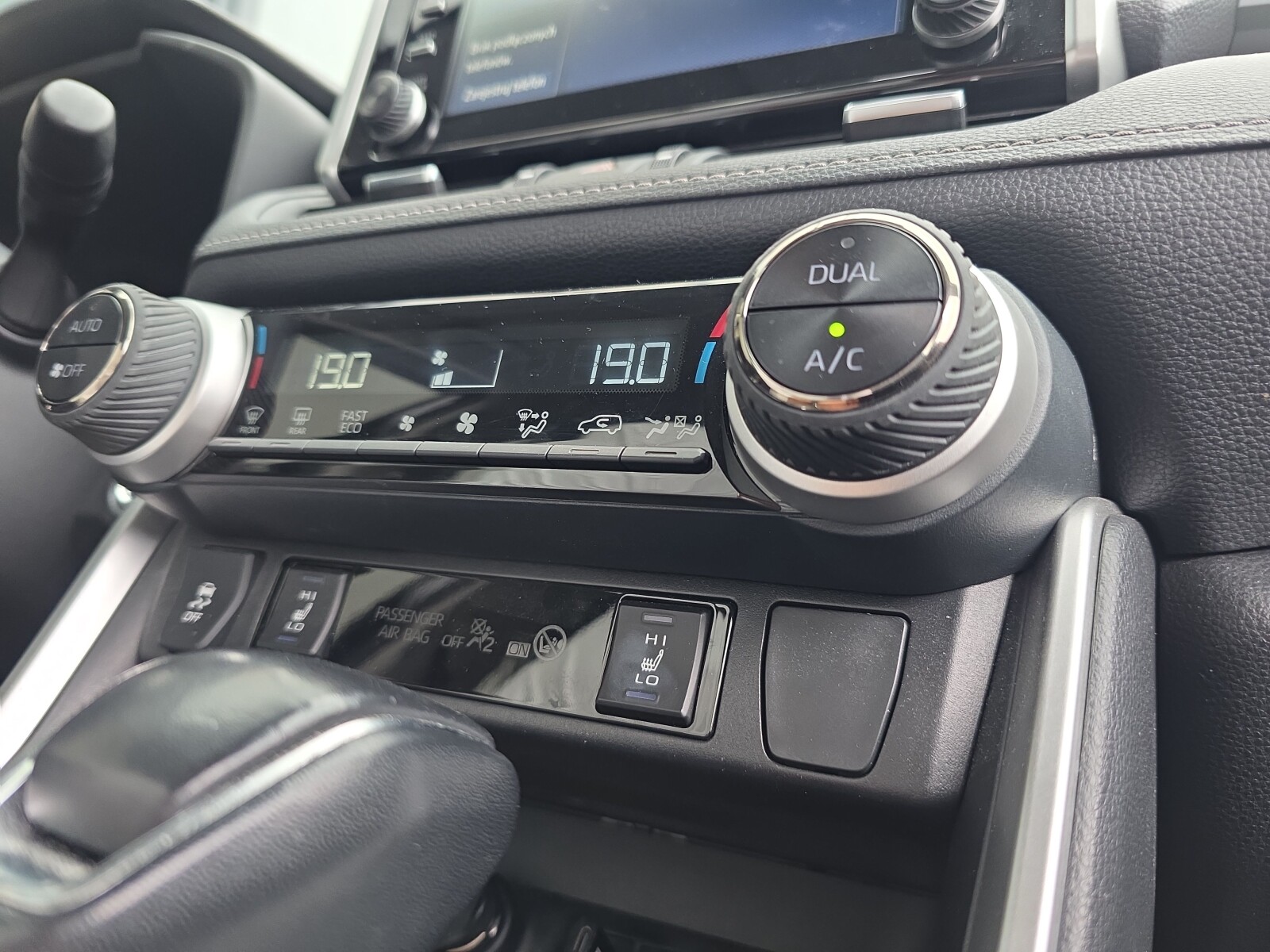 Toyota RAV 4 - zdjęcie 22