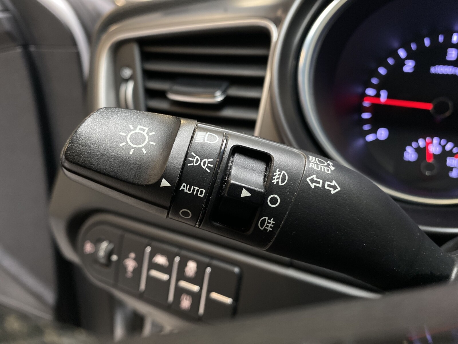 Kia Ceed - zdjęcie 23