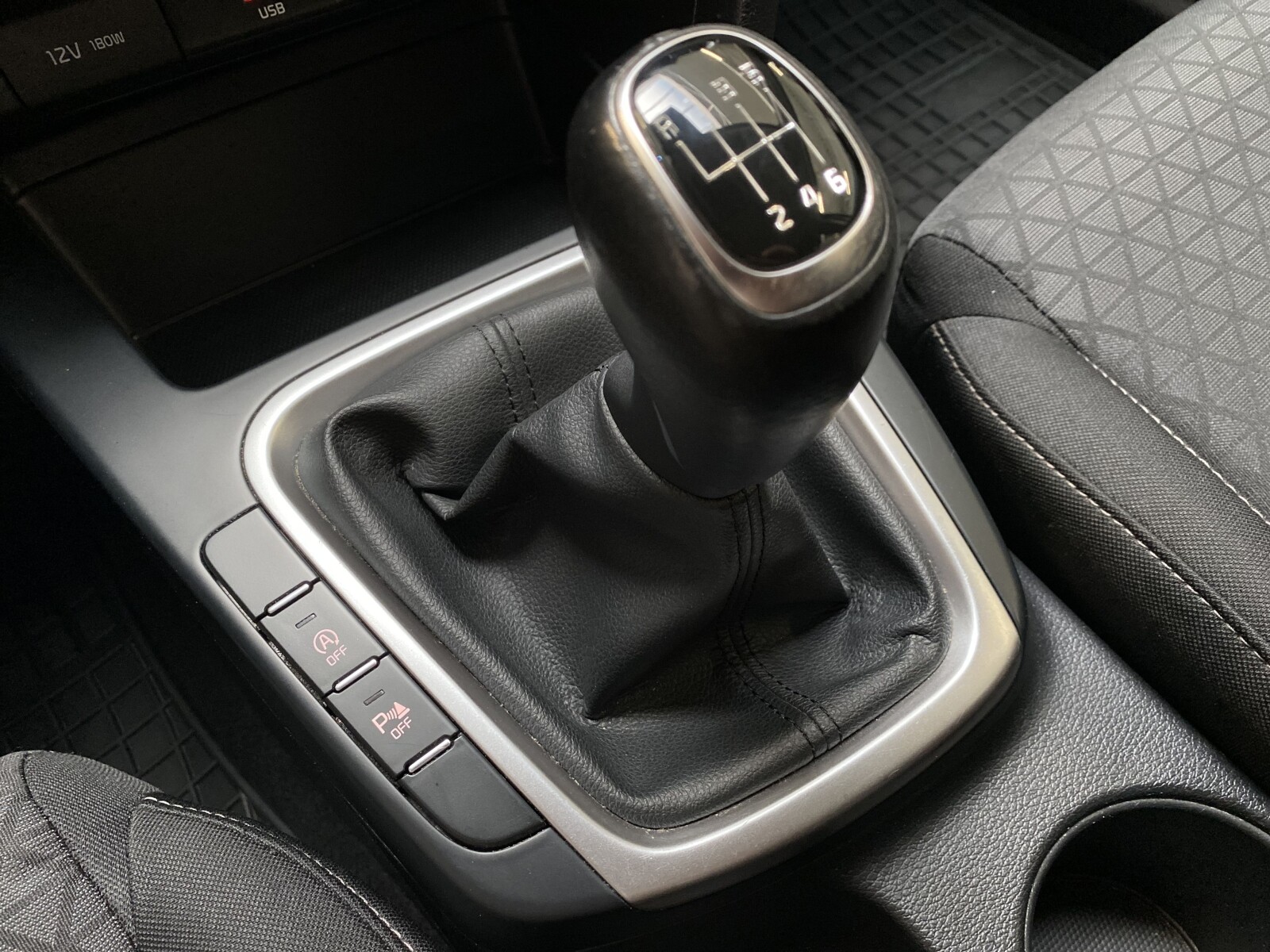 Kia Ceed - zdjęcie 12