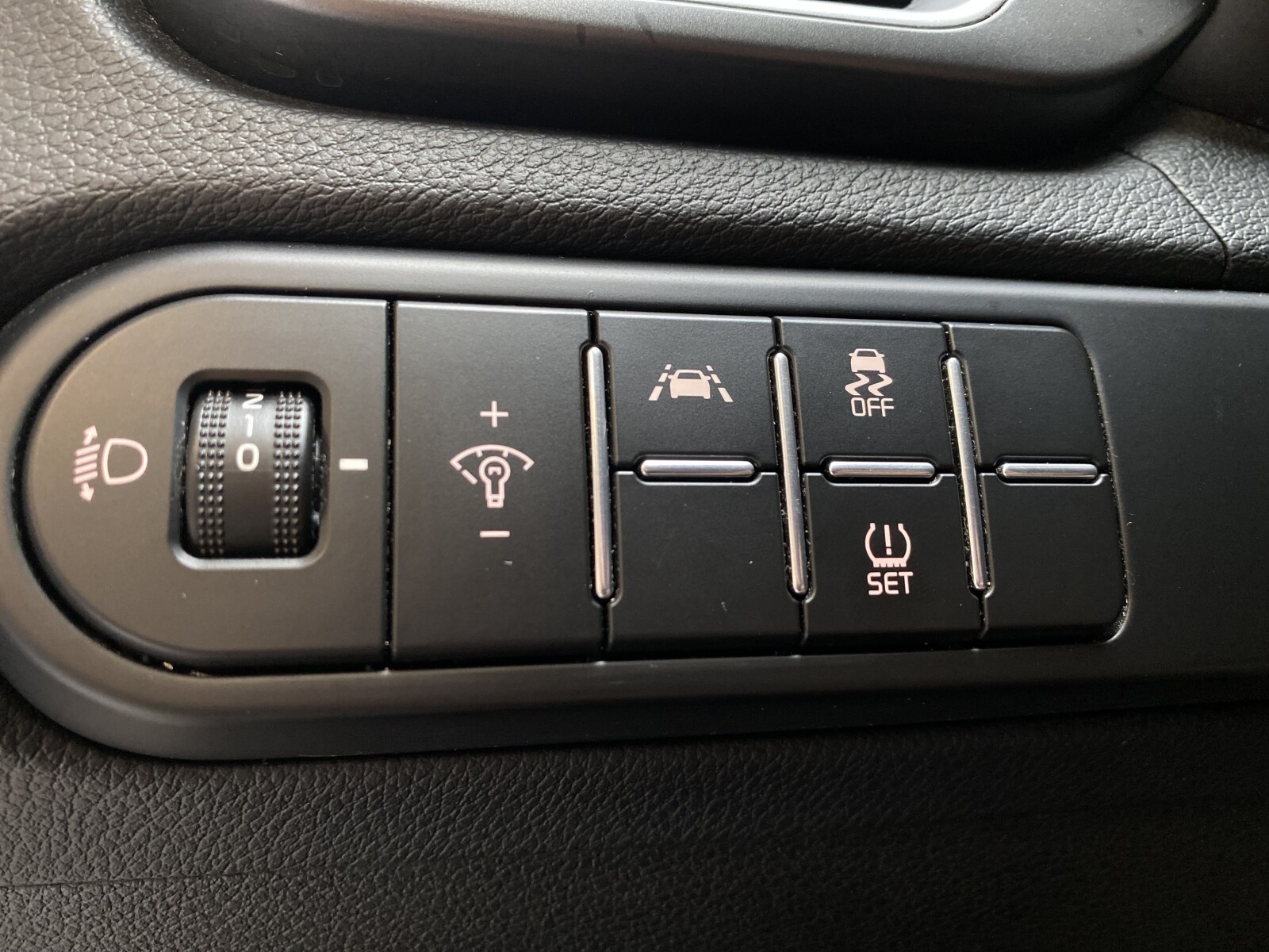 Kia Ceed - zdjęcie 24