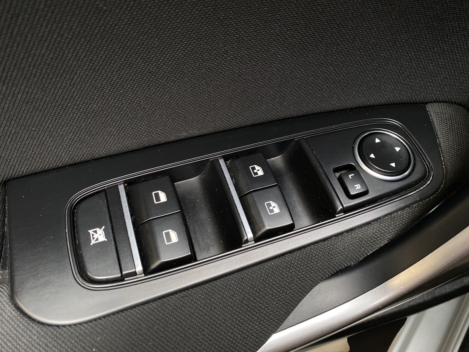 Kia Ceed - zdjęcie 25