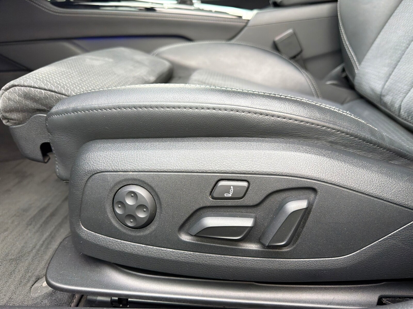 Audi A4 Limousine - zdjęcie 16