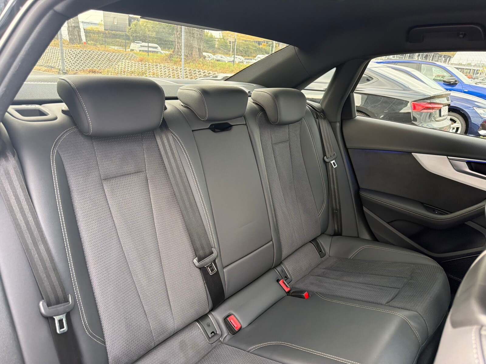 Audi A4 Limousine - zdjęcie 25