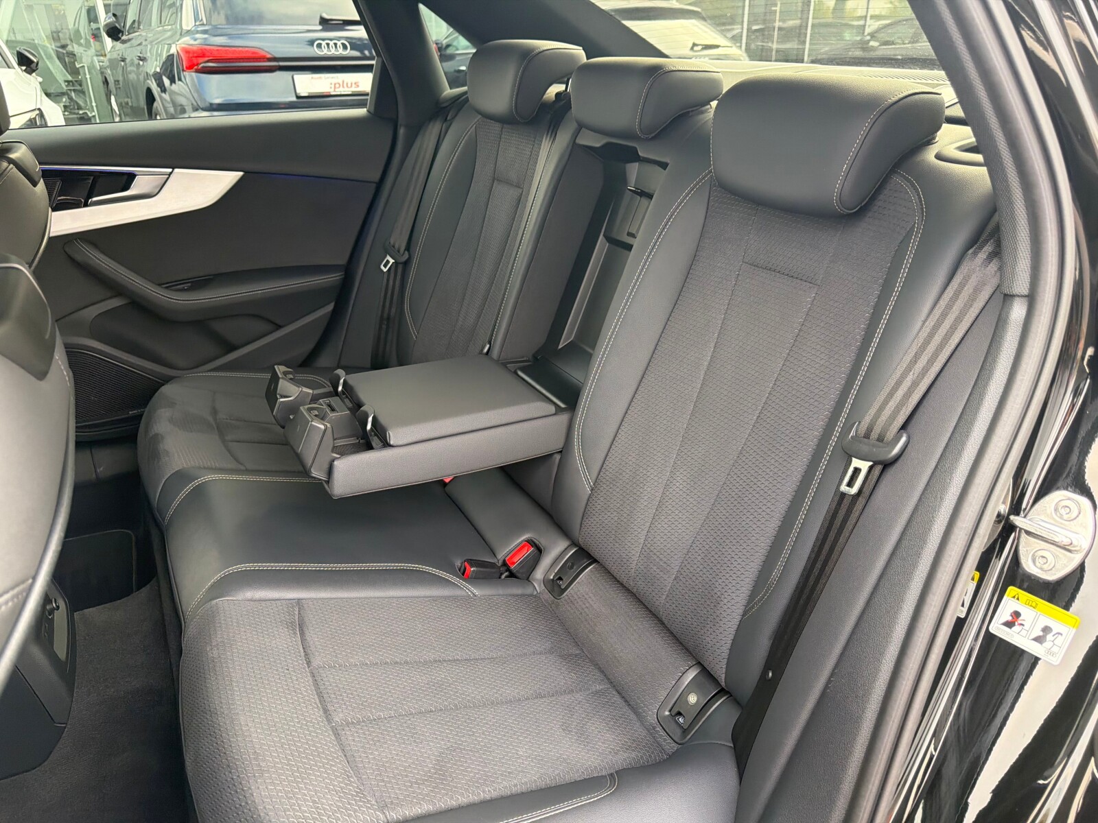 Audi A4 Limousine - zdjęcie 30