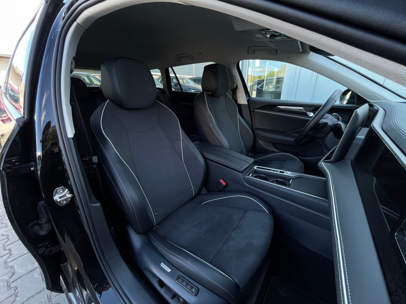 Volkswagen Passat Variant - zdjęcie 18