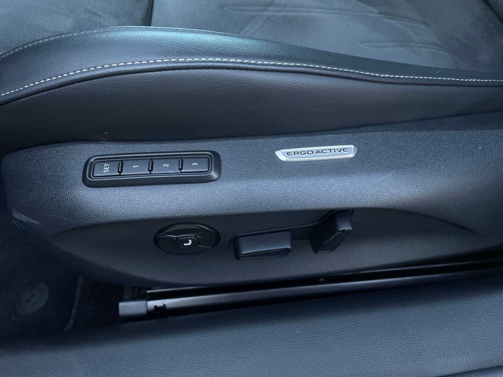Volkswagen Passat Variant - zdjęcie 11