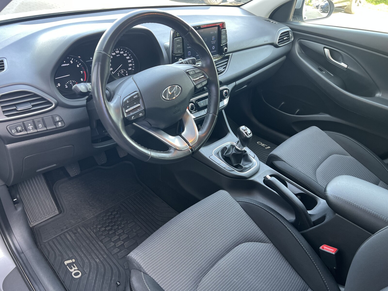 Hyundai i30 - zdjęcie 22