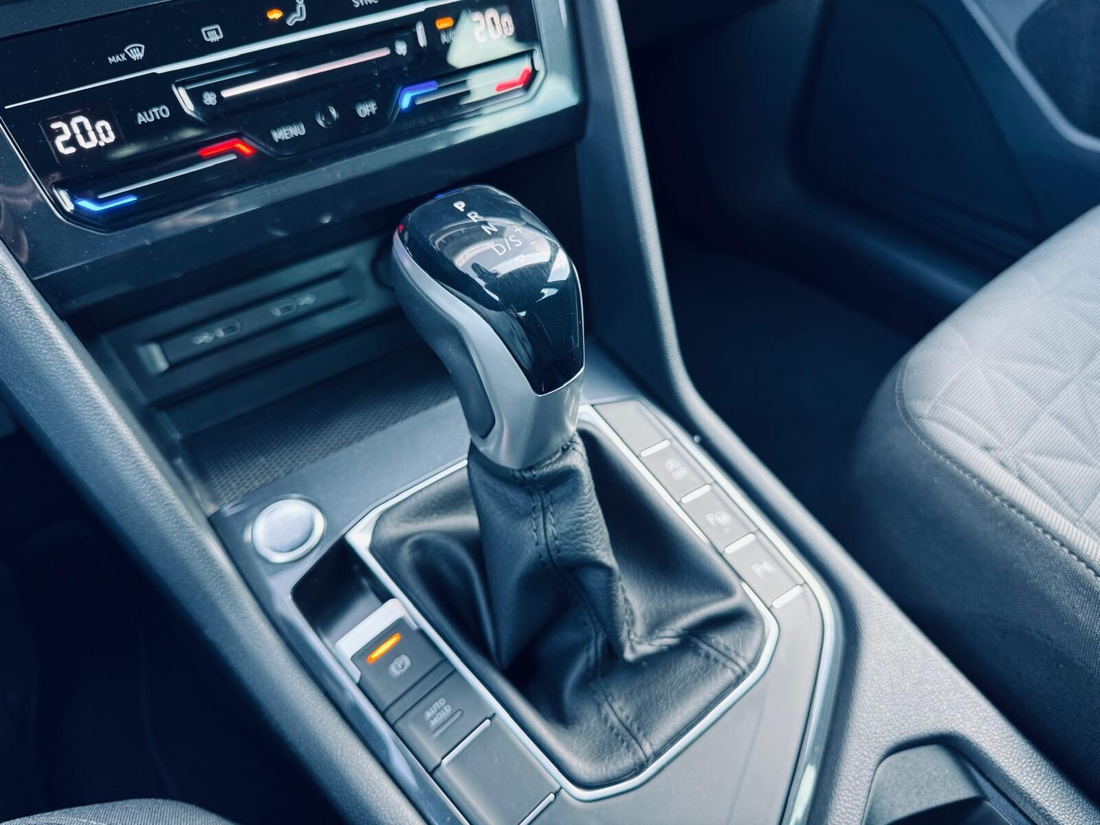 Volkswagen Tiguan - zdjęcie 31