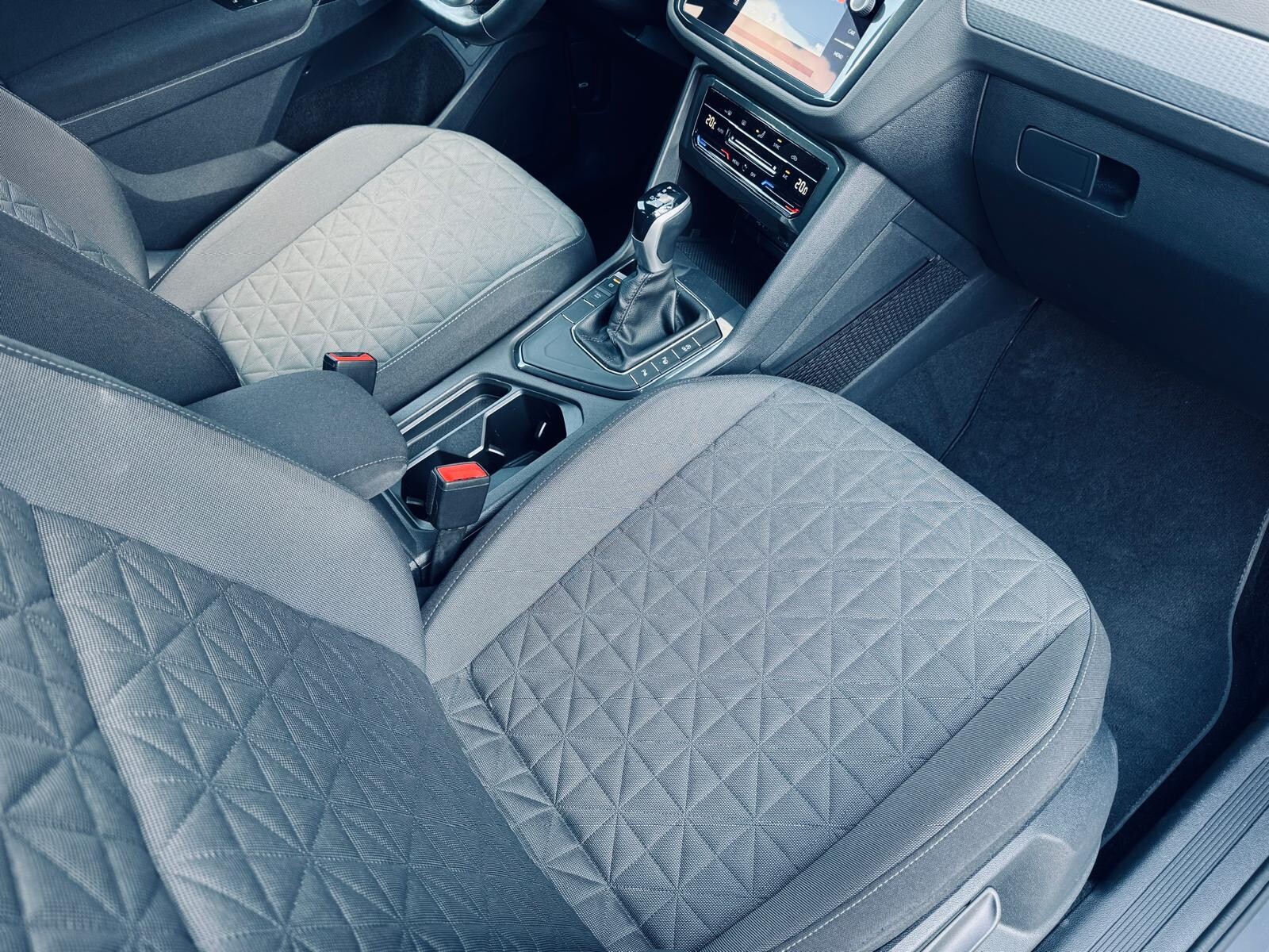 Volkswagen Tiguan - zdjęcie 17